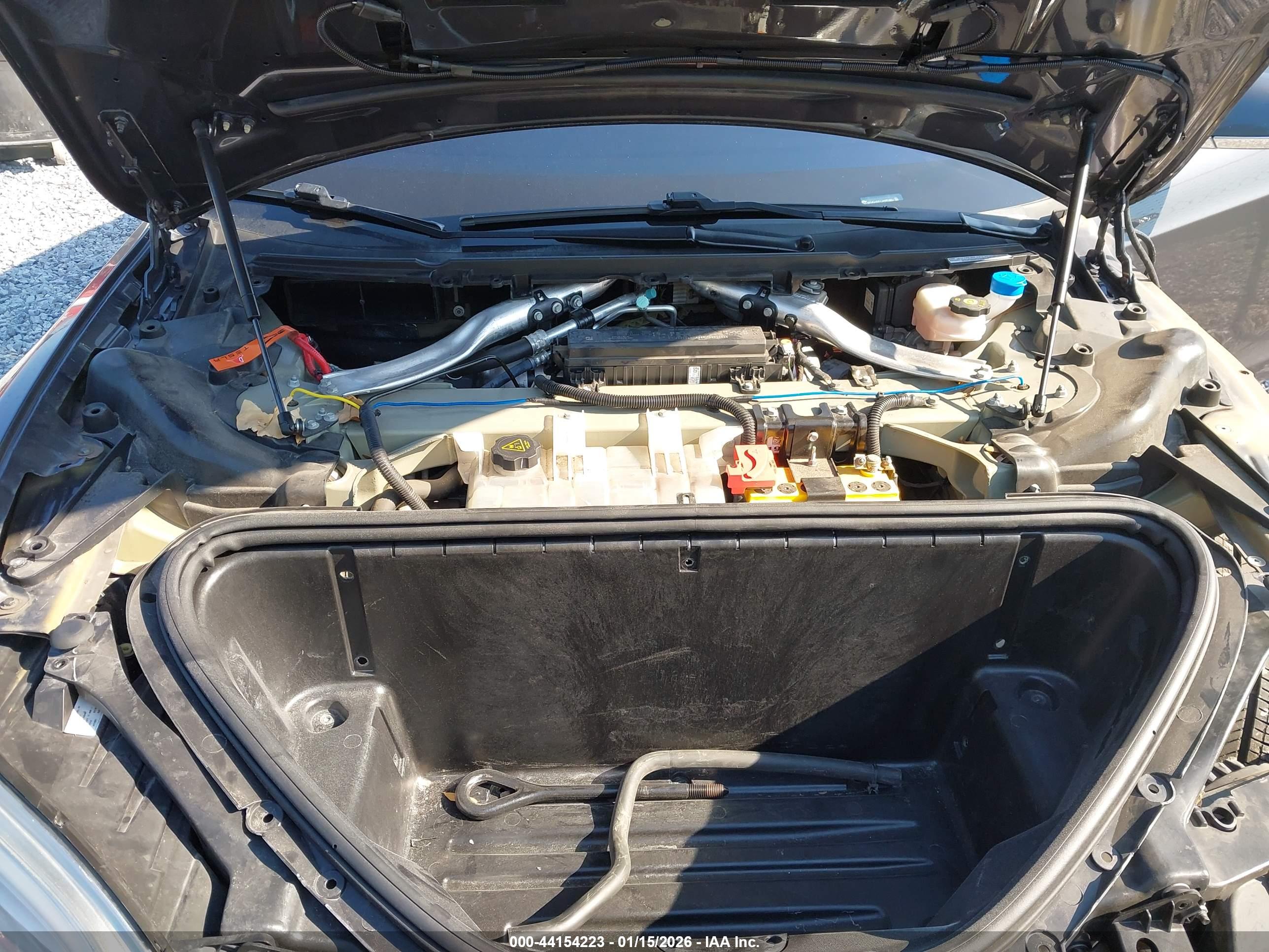 TESLA MODEL image 10