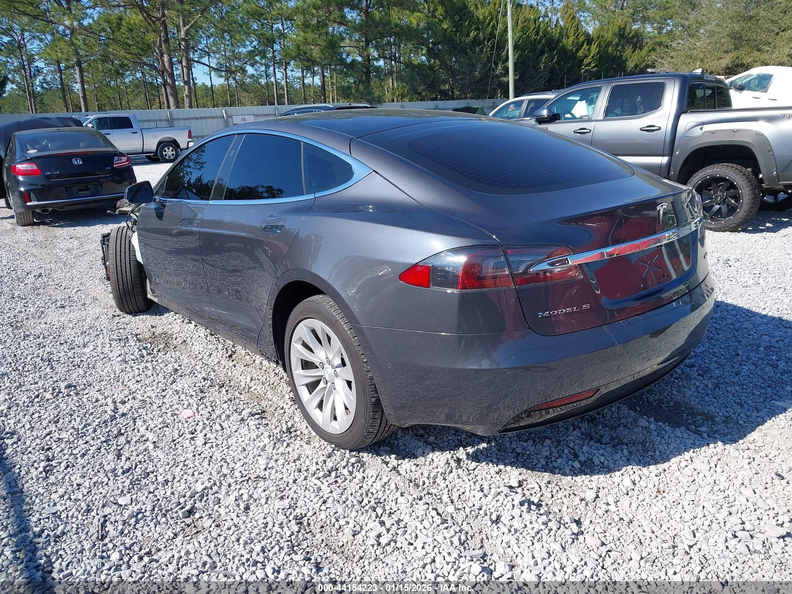 TESLA MODEL image 3