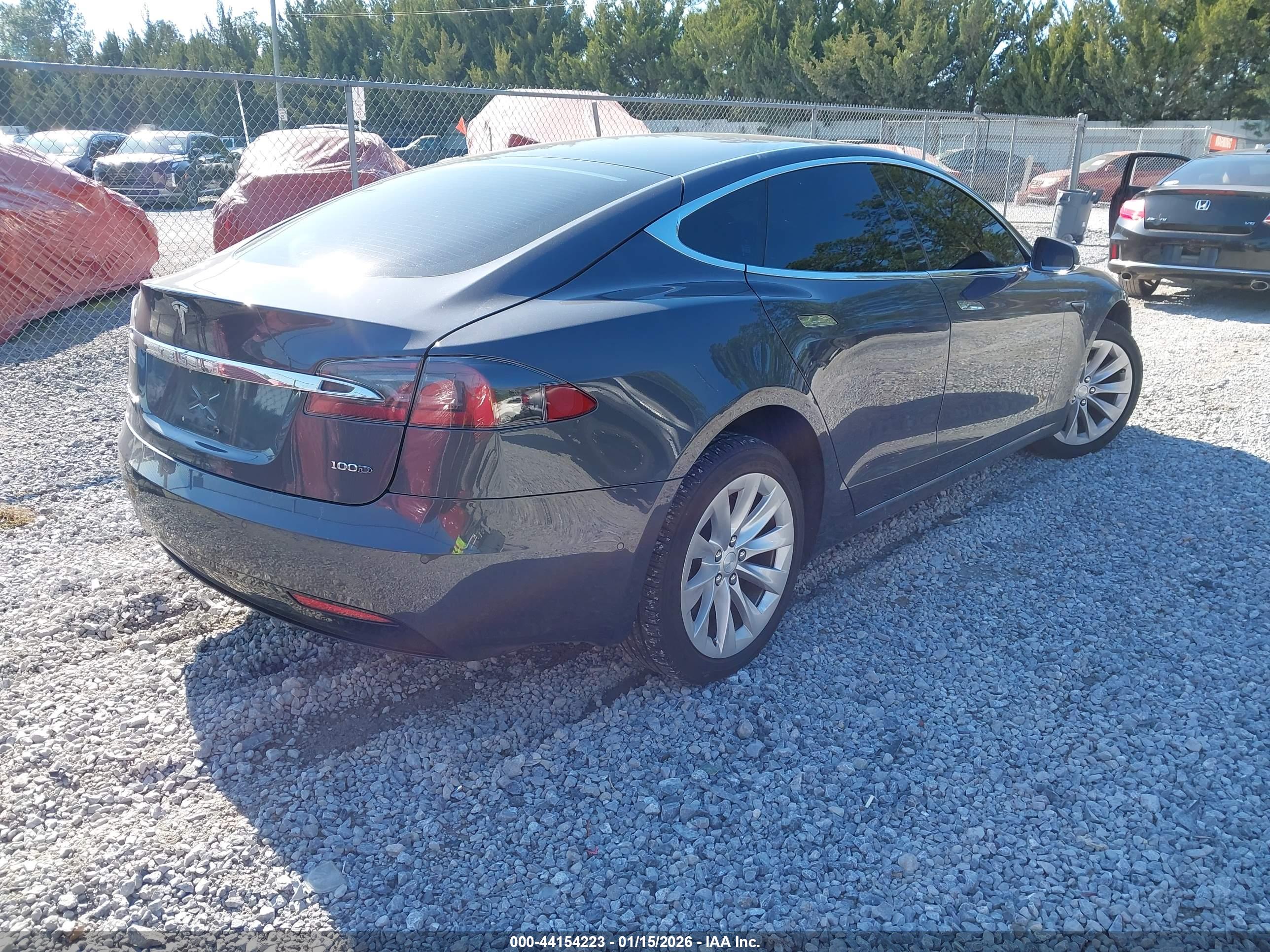 TESLA MODEL image 4