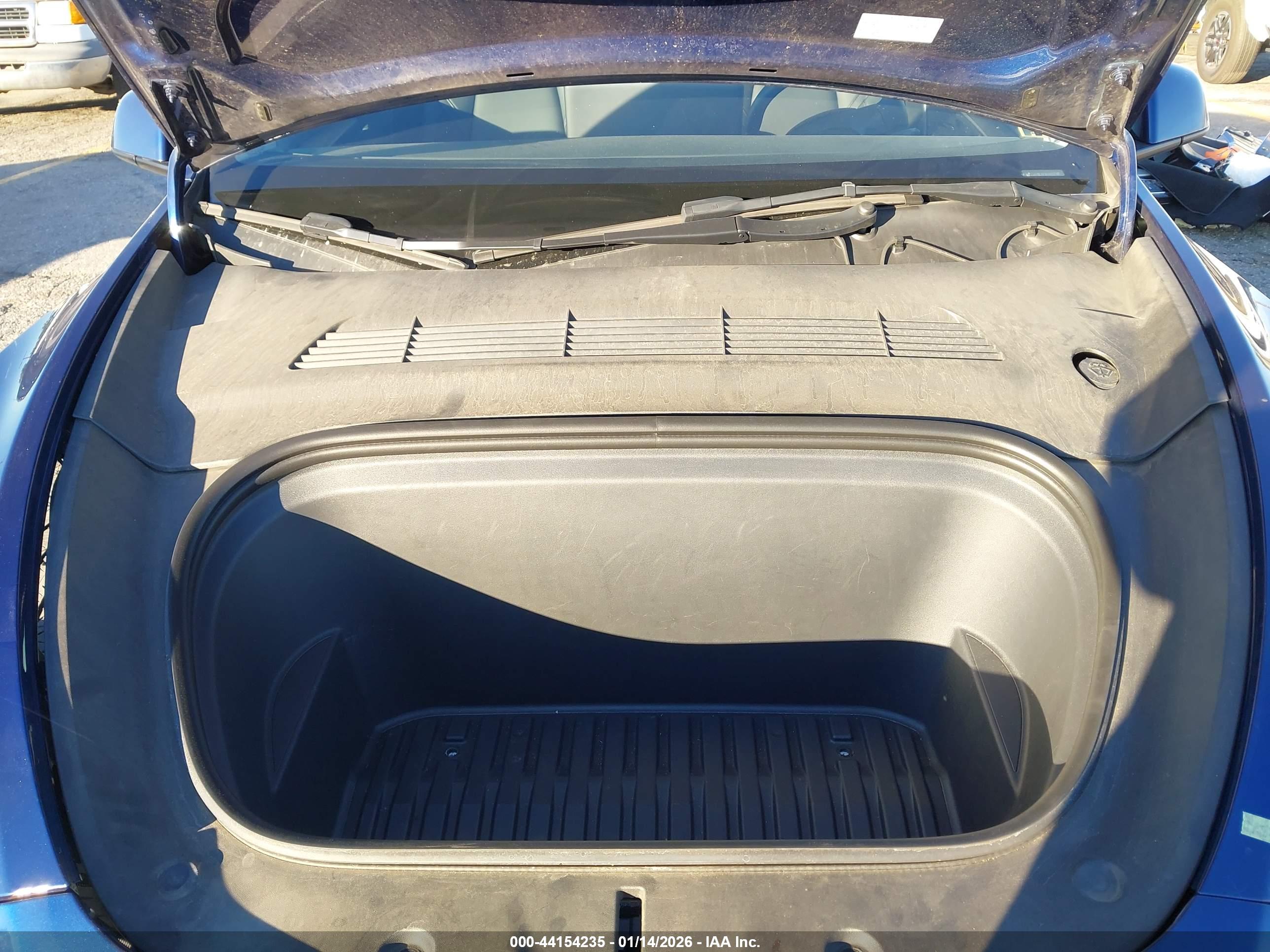 TESLA MODEL image 10
