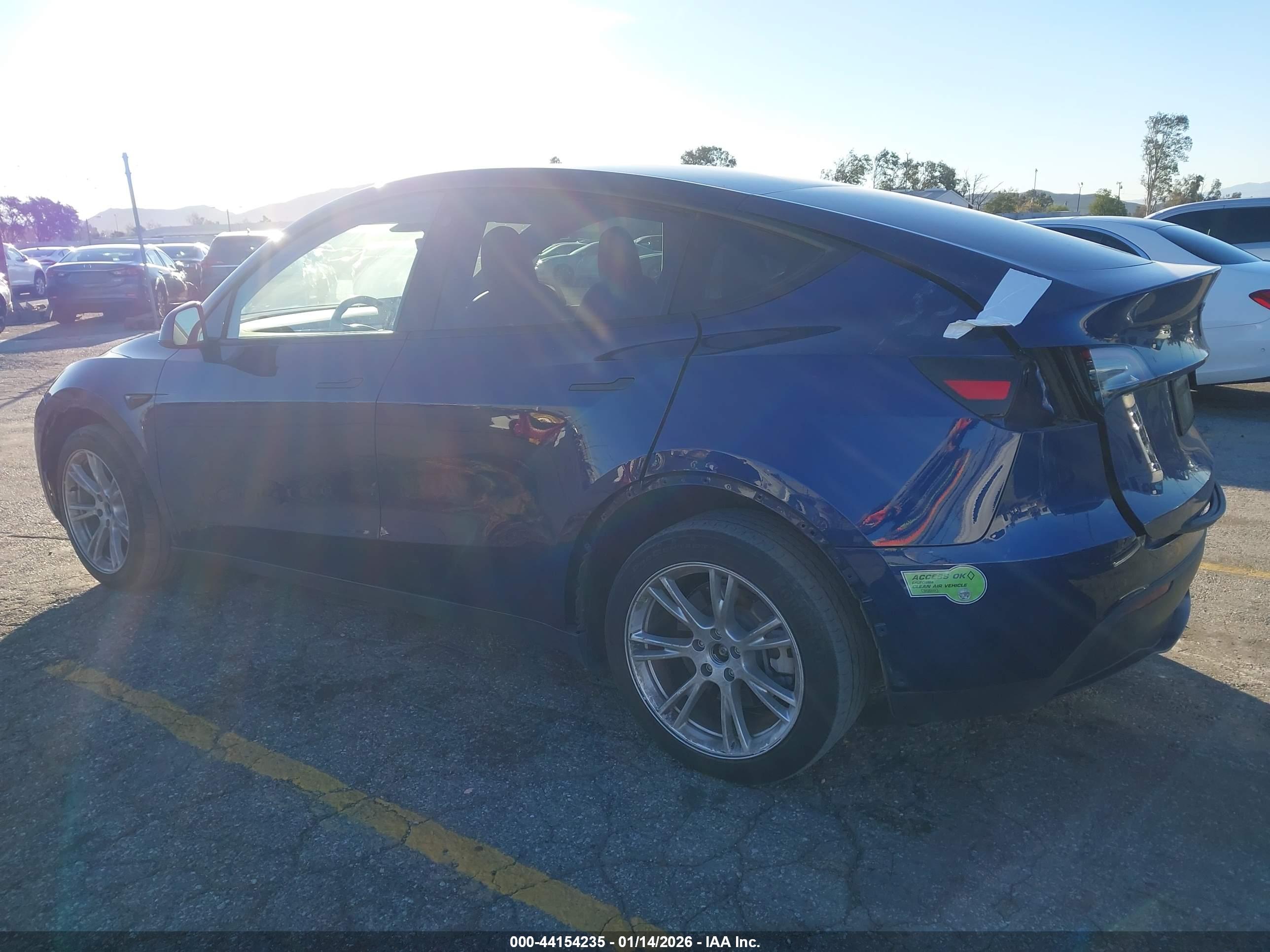 TESLA MODEL image 3