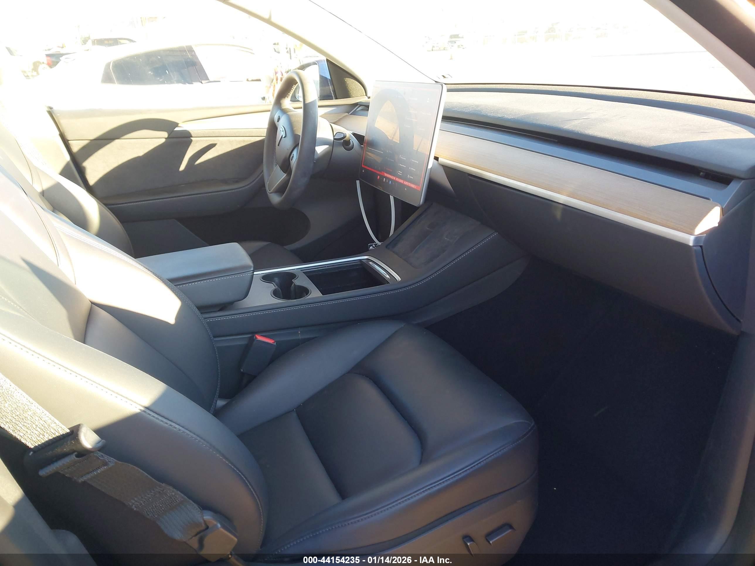 TESLA MODEL image 5