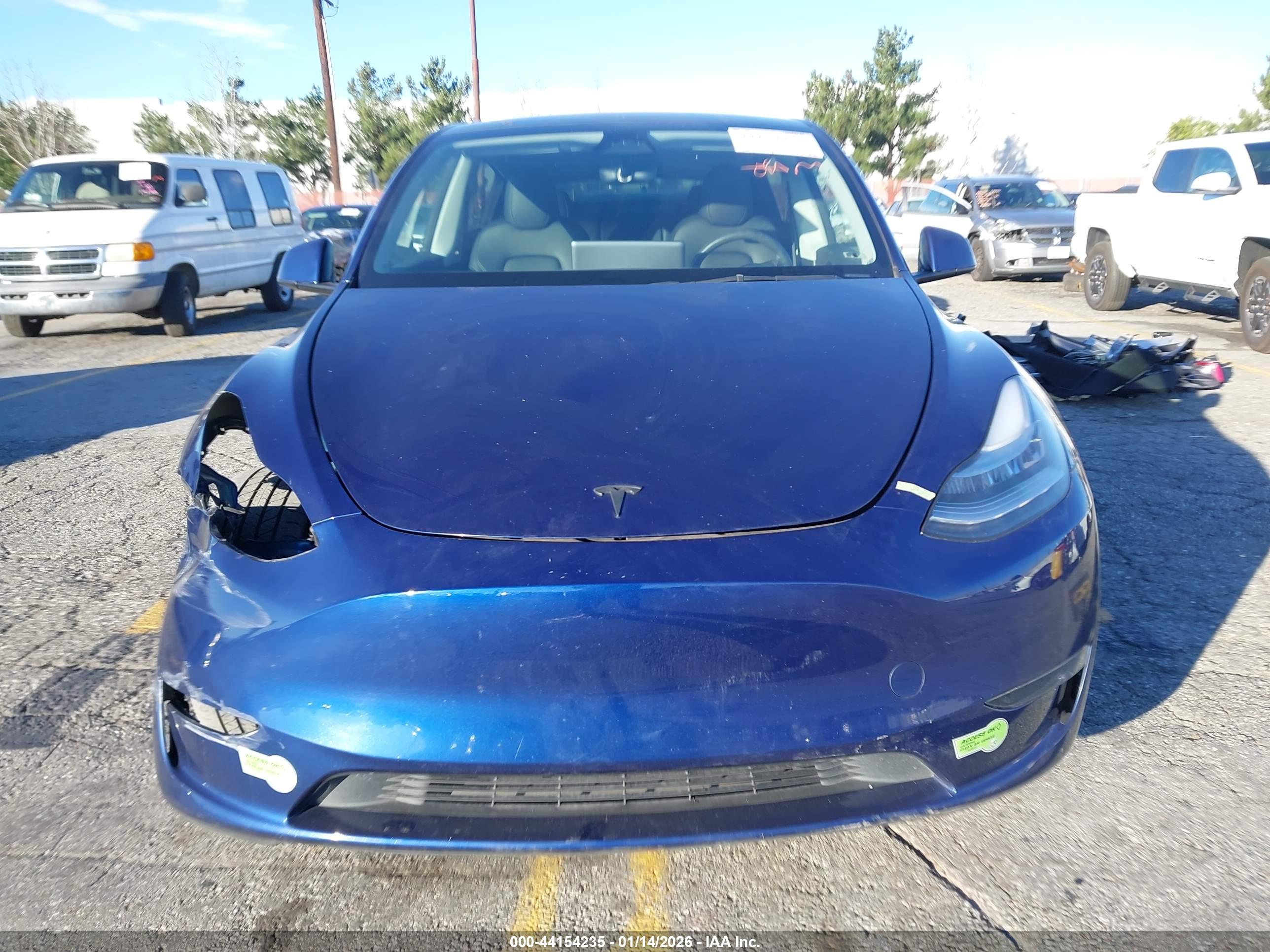 TESLA MODEL image 6