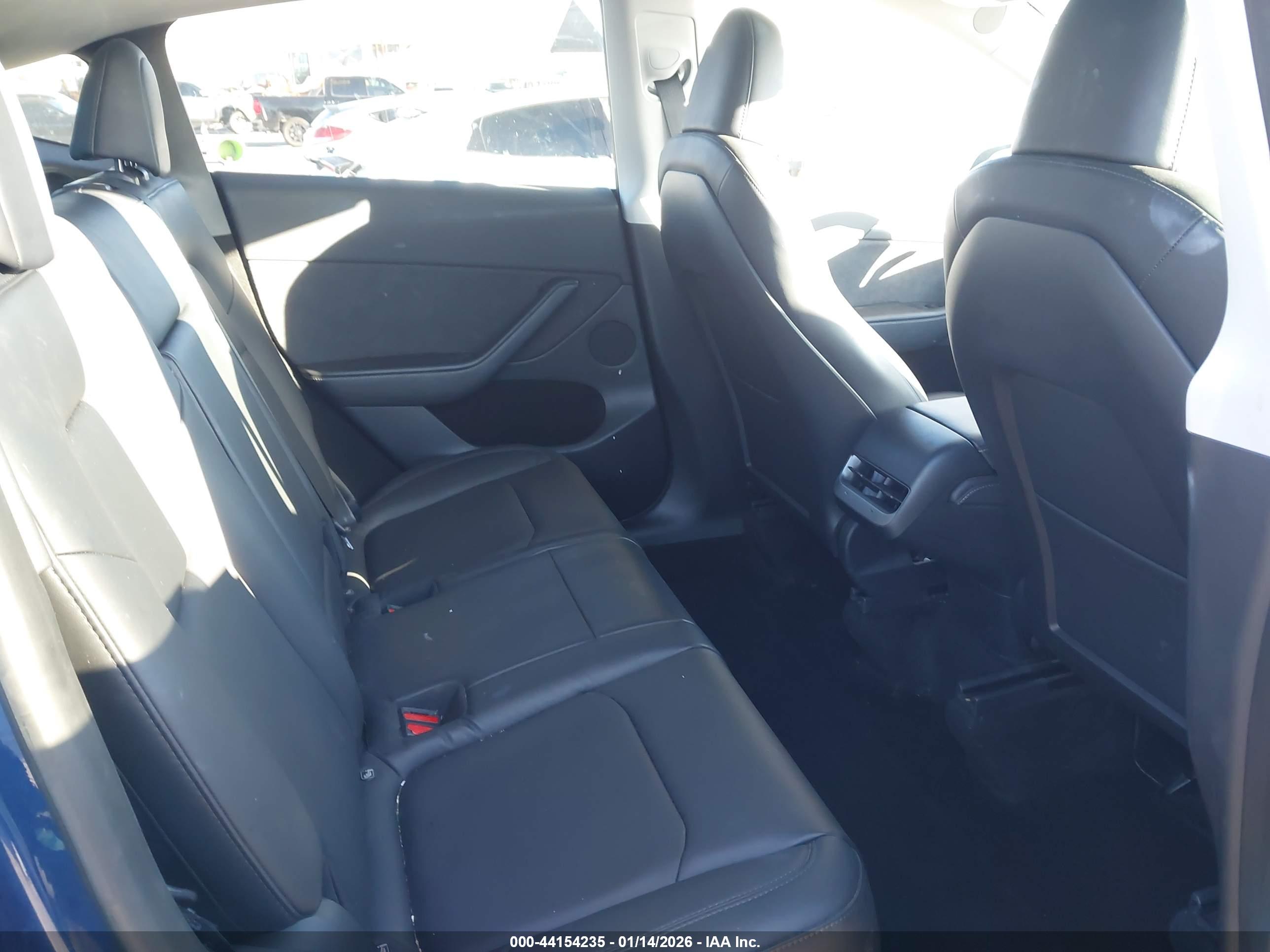 TESLA MODEL image 8