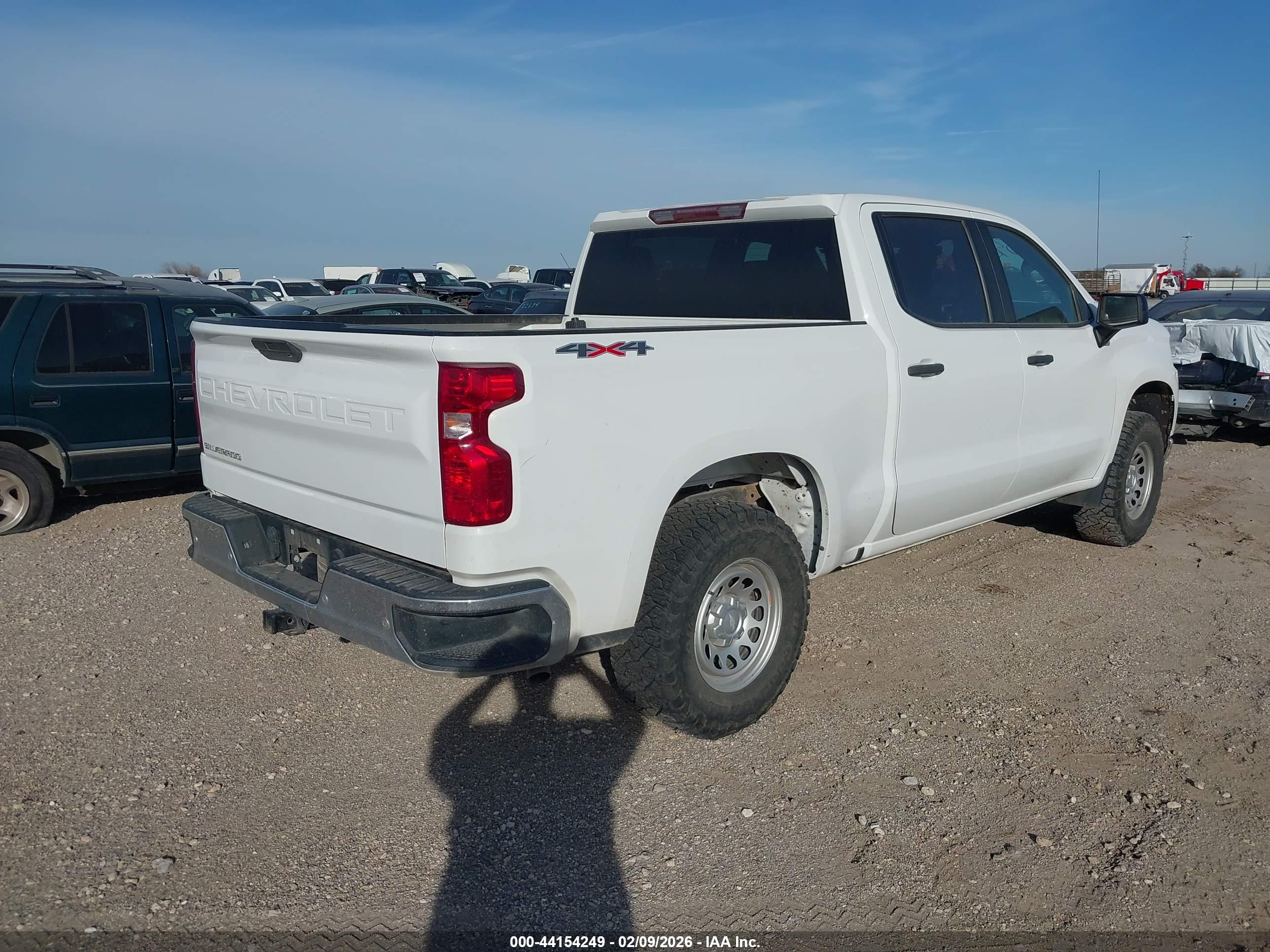 CHEVROLET SILVERADO image 4