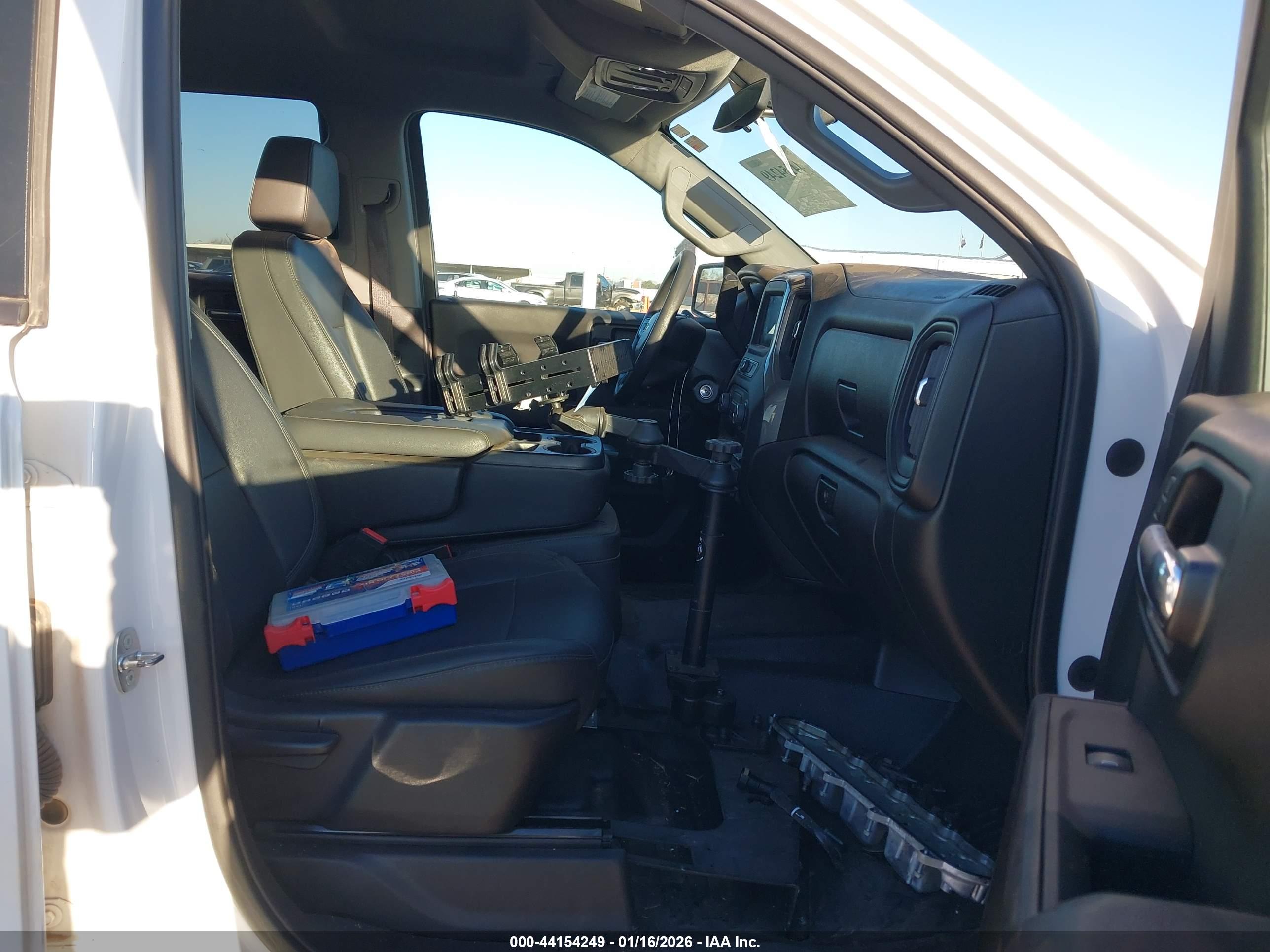 CHEVROLET SILVERADO image 5
