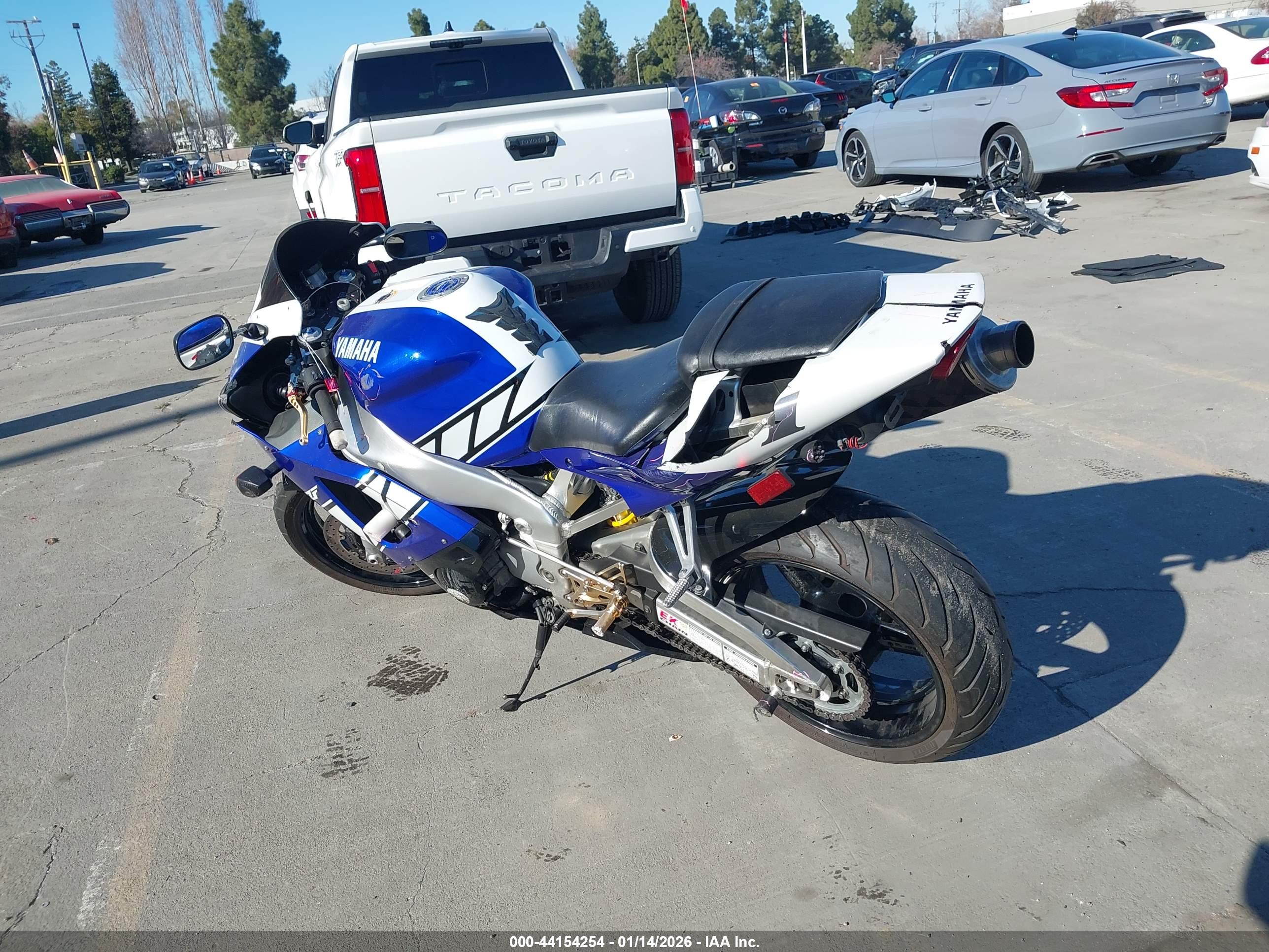 YAMAHA YZFR1 image 3