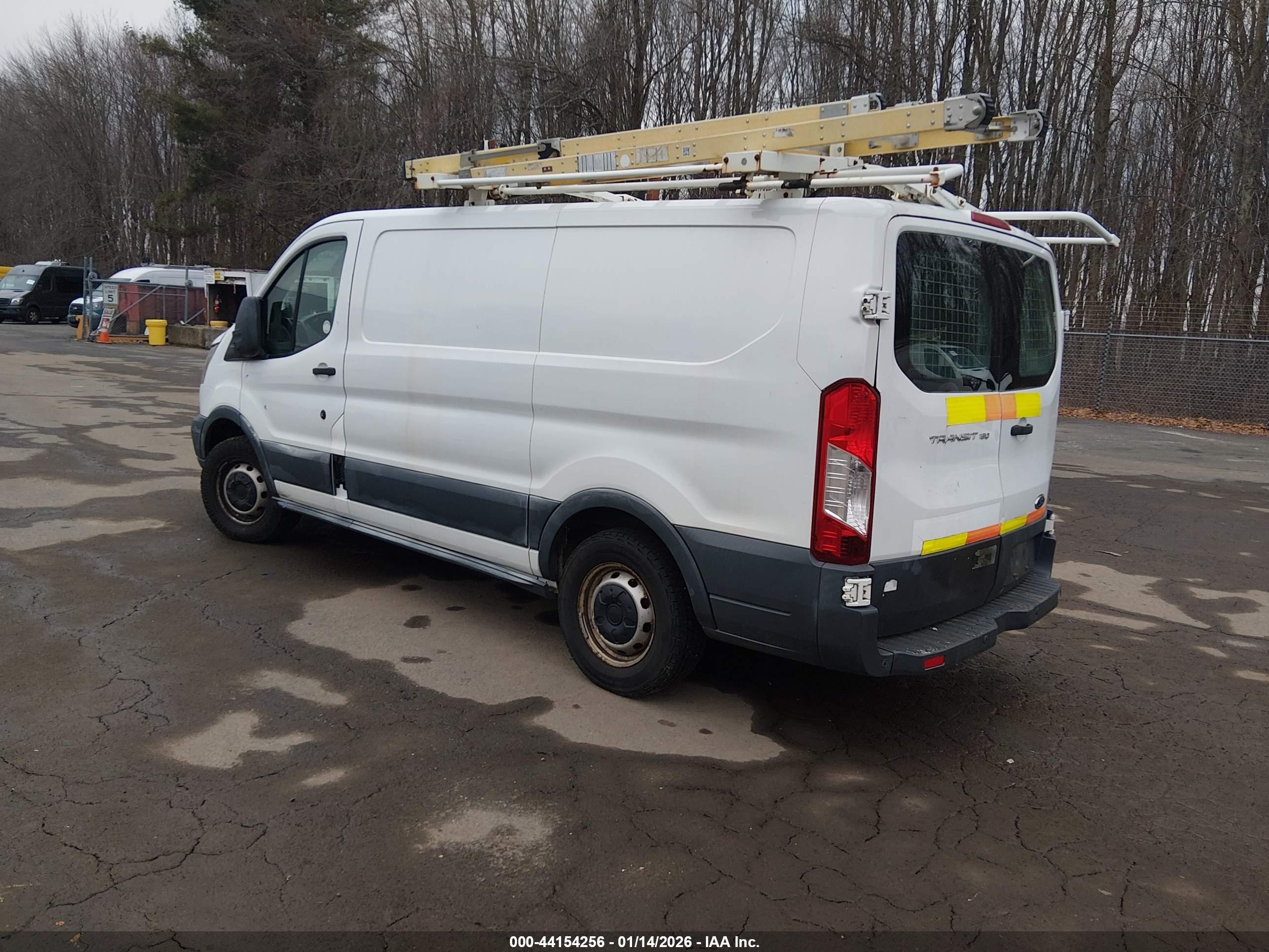 FORD TRANSIT-150 image 3