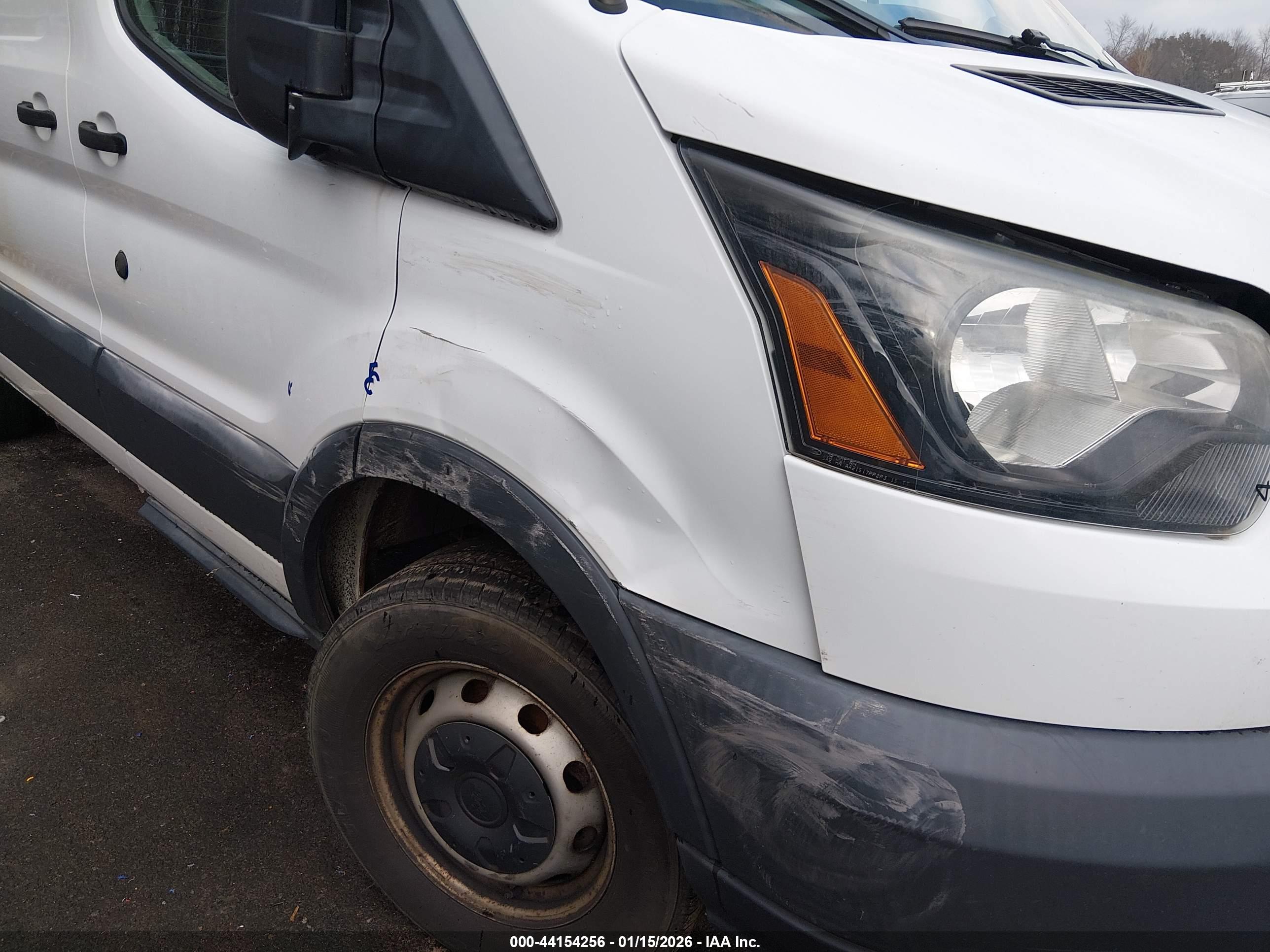 FORD TRANSIT-150 image 6