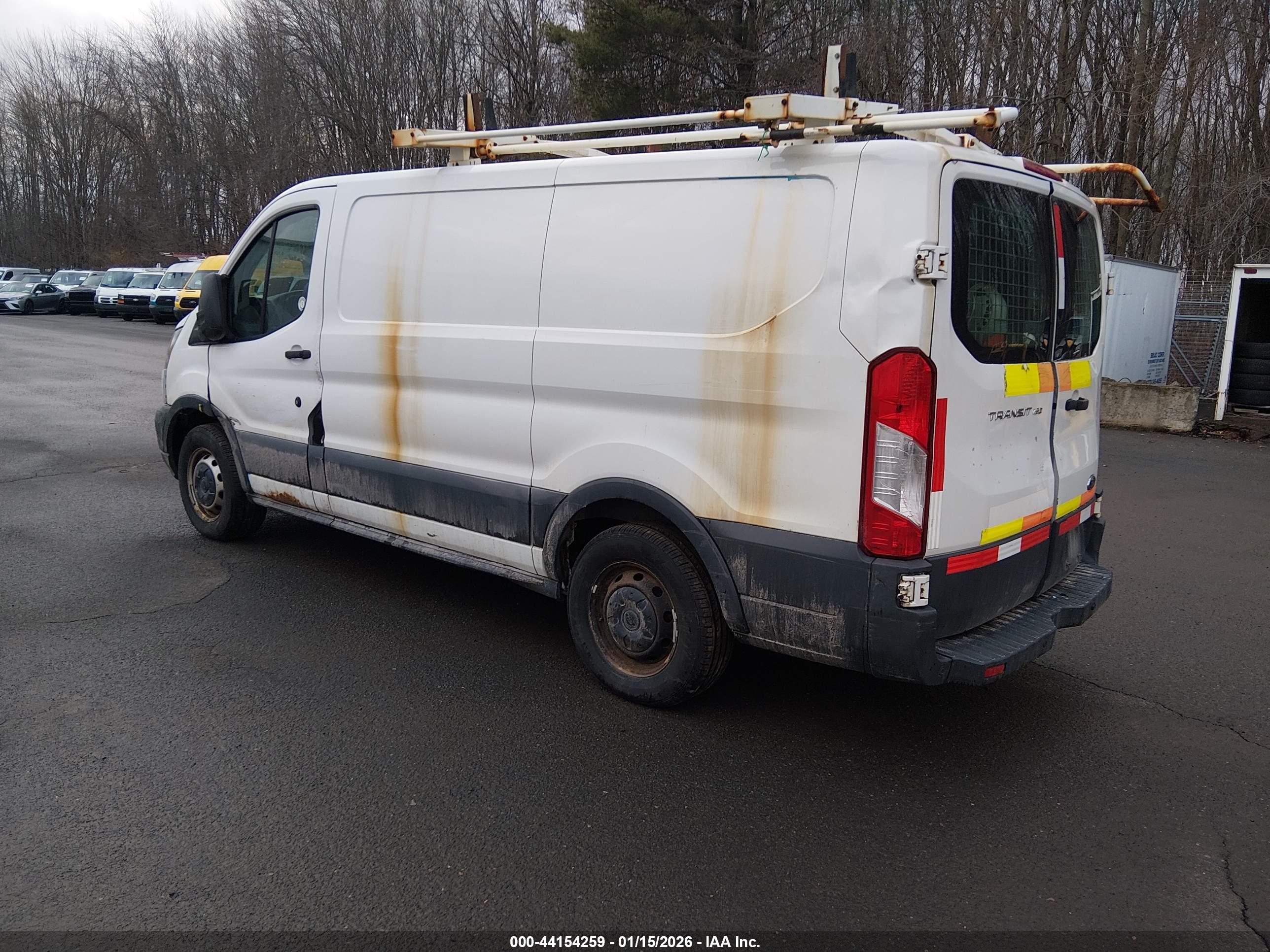 FORD TRANSIT-150 image 3