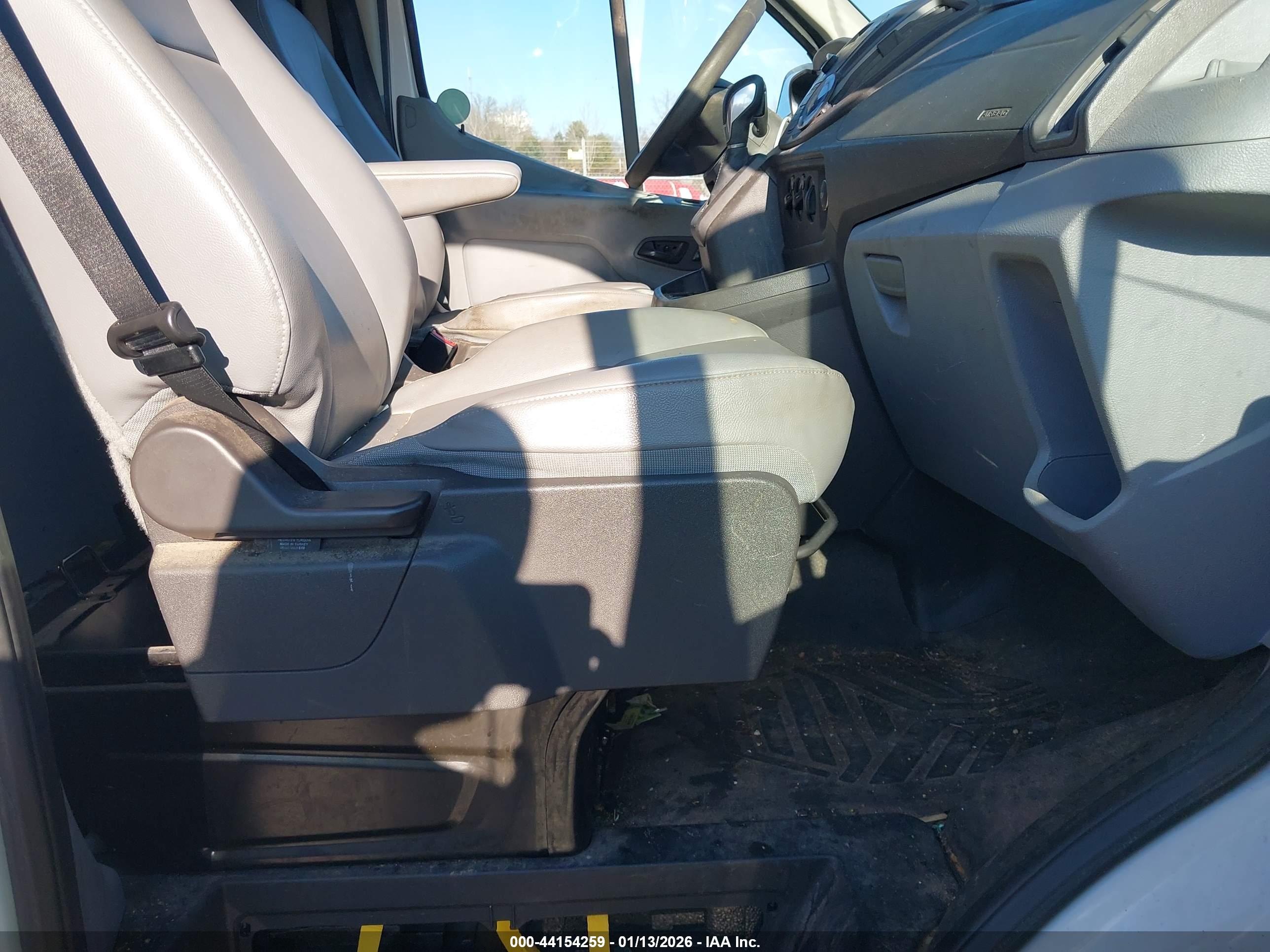 FORD TRANSIT-150 image 5