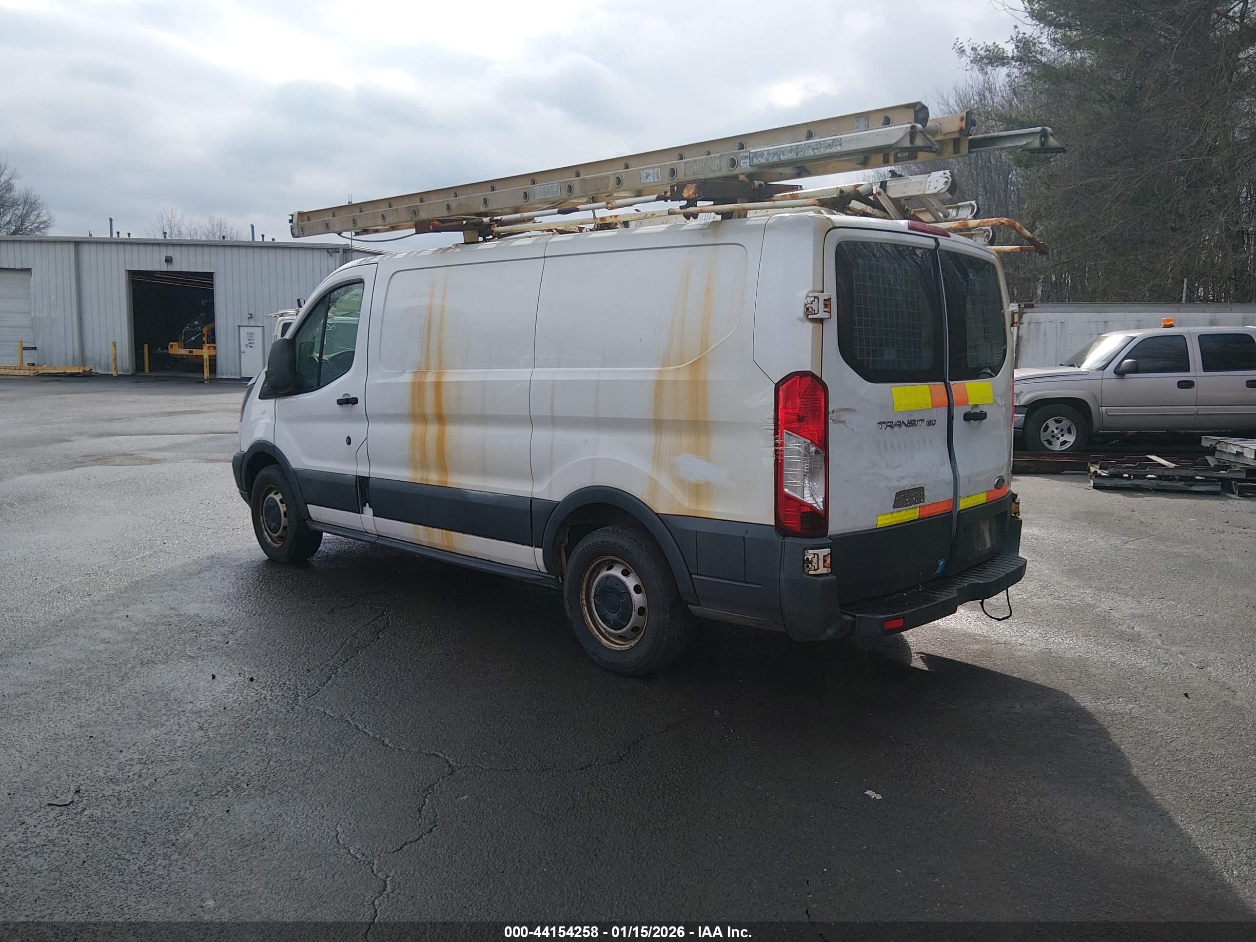 FORD TRANSIT-150 image 3