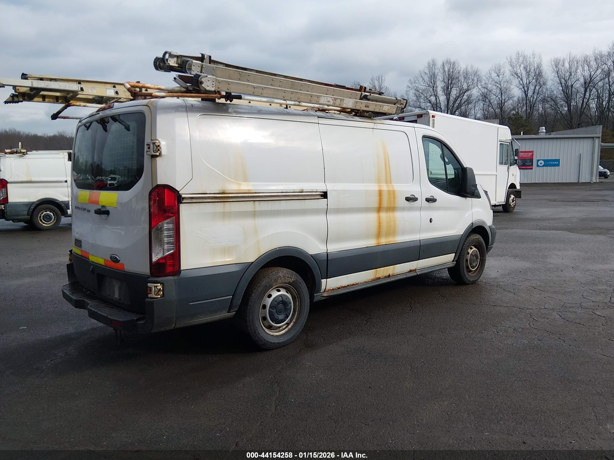 FORD TRANSIT-150 image 4