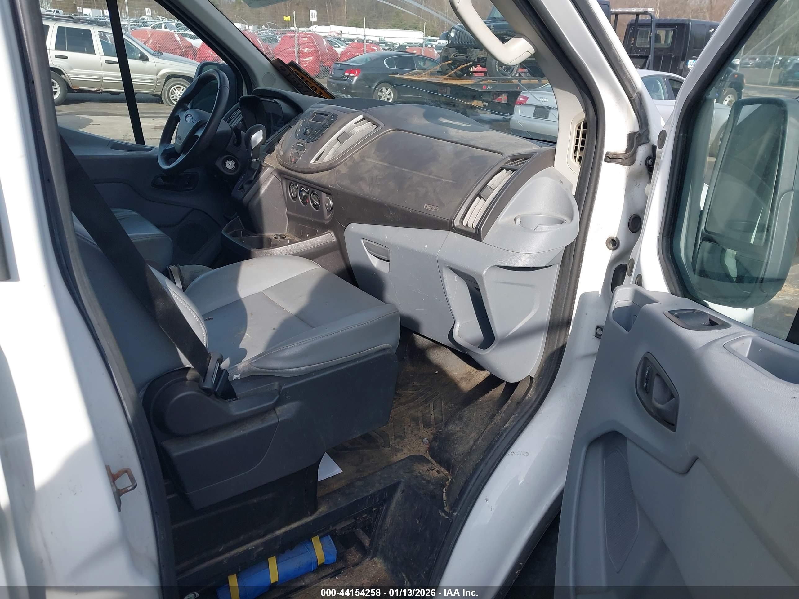 FORD TRANSIT-150 image 5