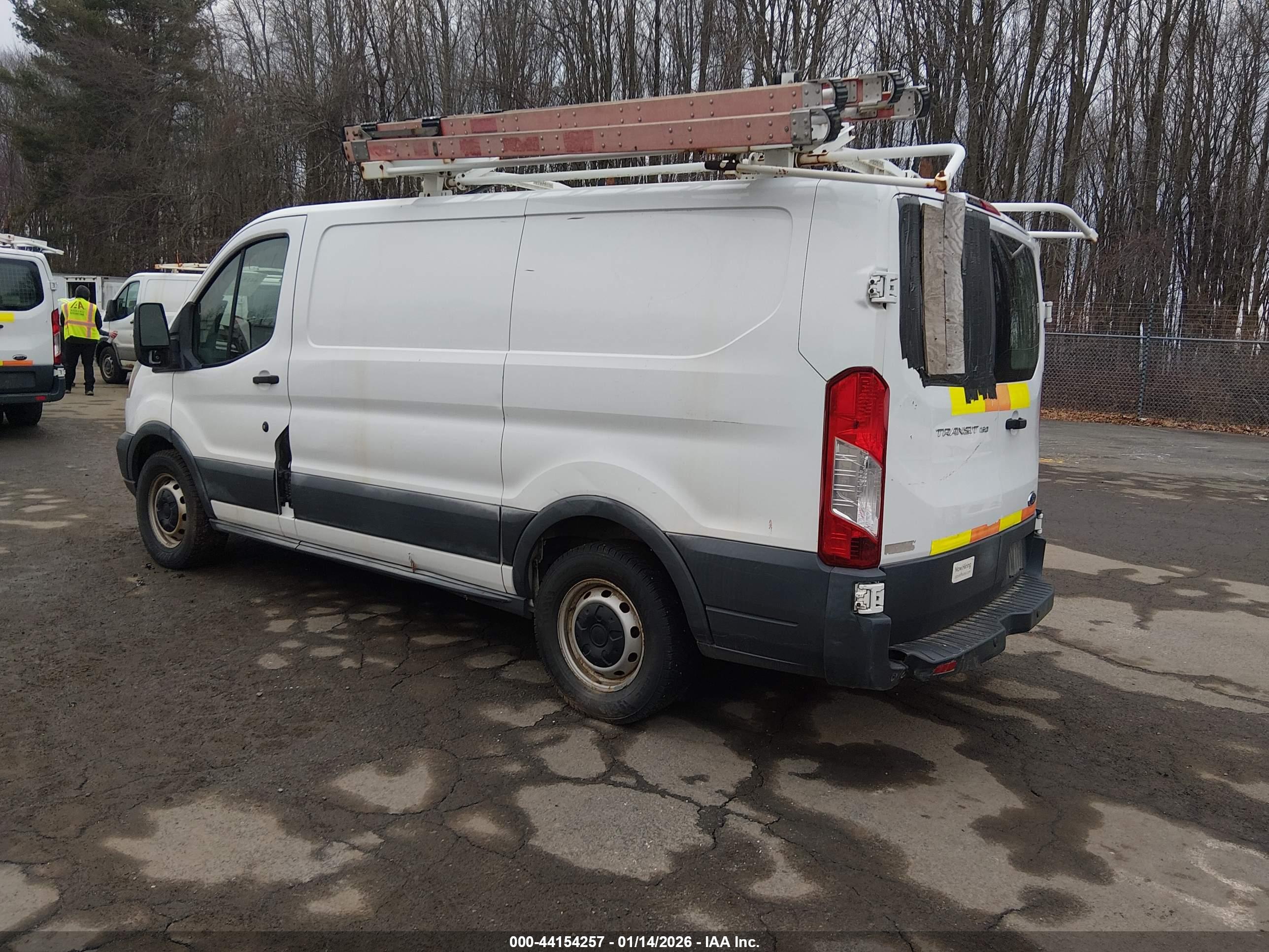 FORD TRANSIT-150 image 3