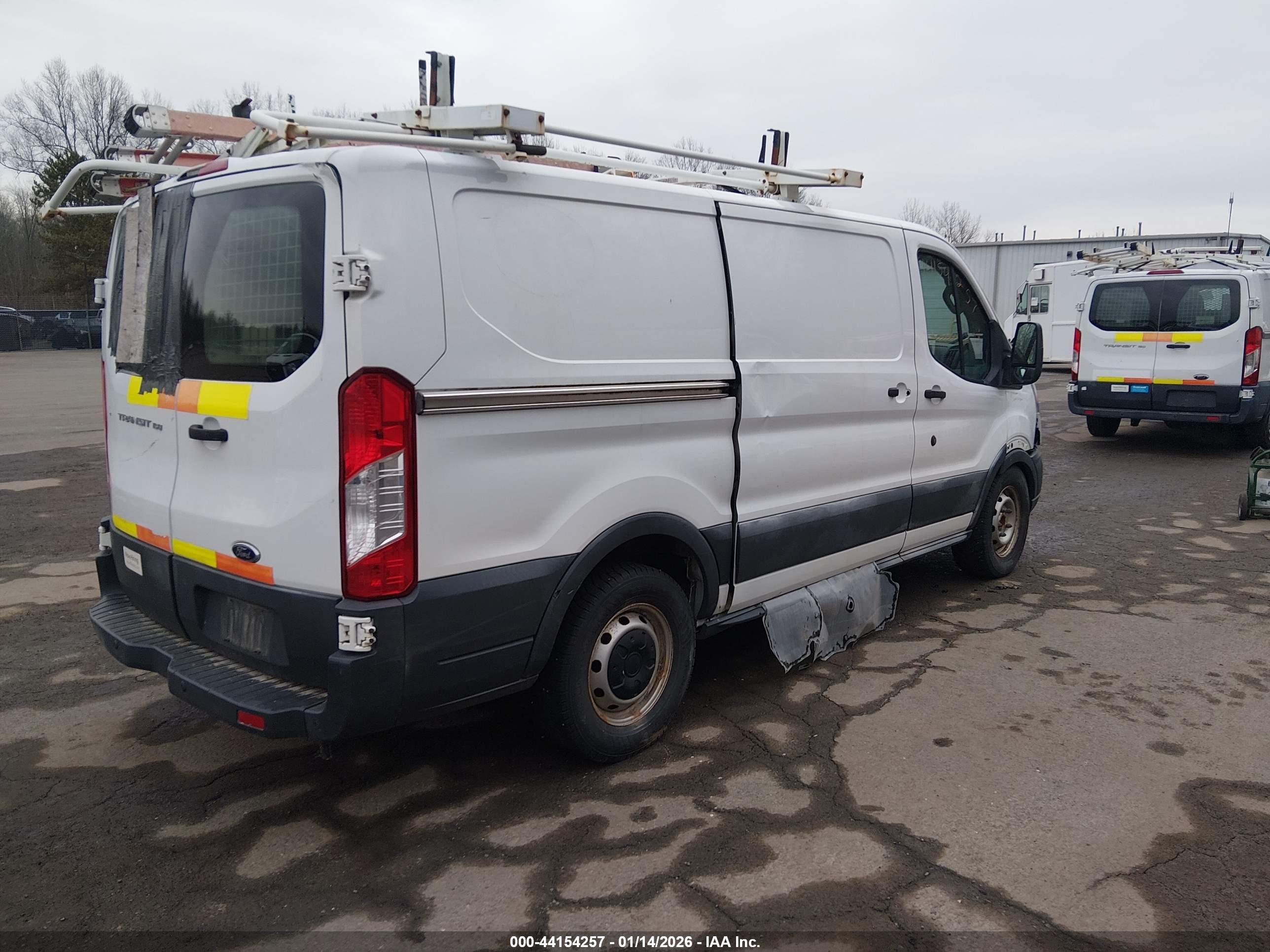 FORD TRANSIT-150 image 4