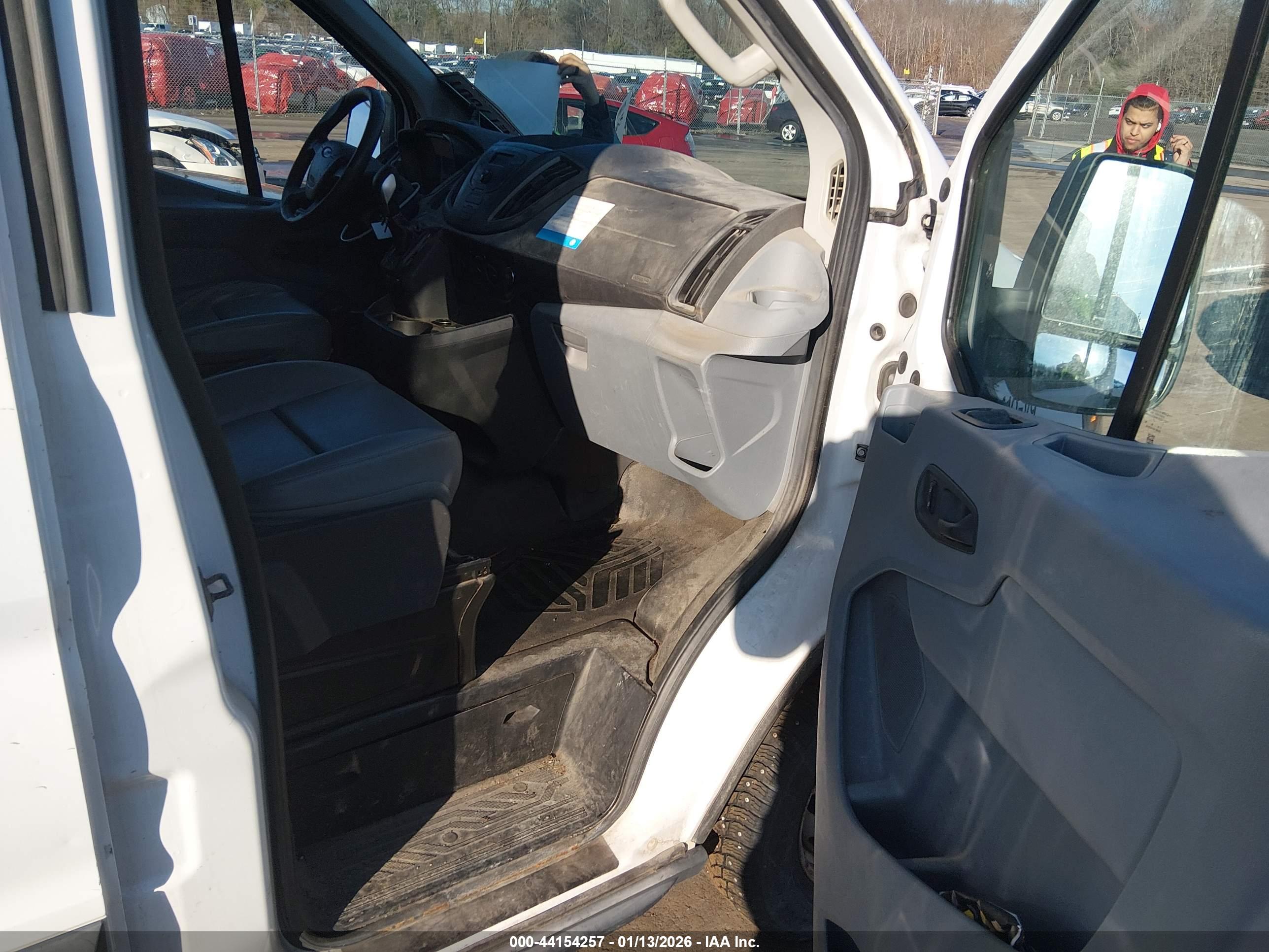FORD TRANSIT-150 image 5