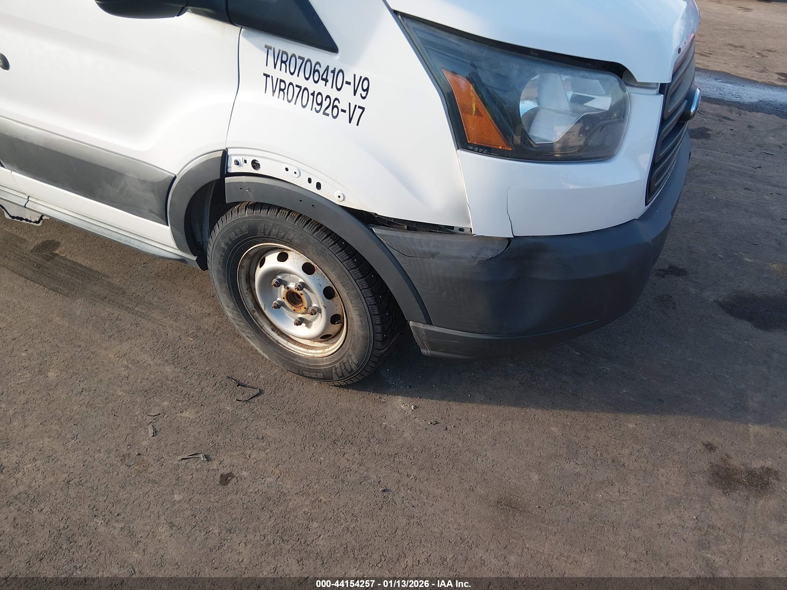 FORD TRANSIT-150 image 6