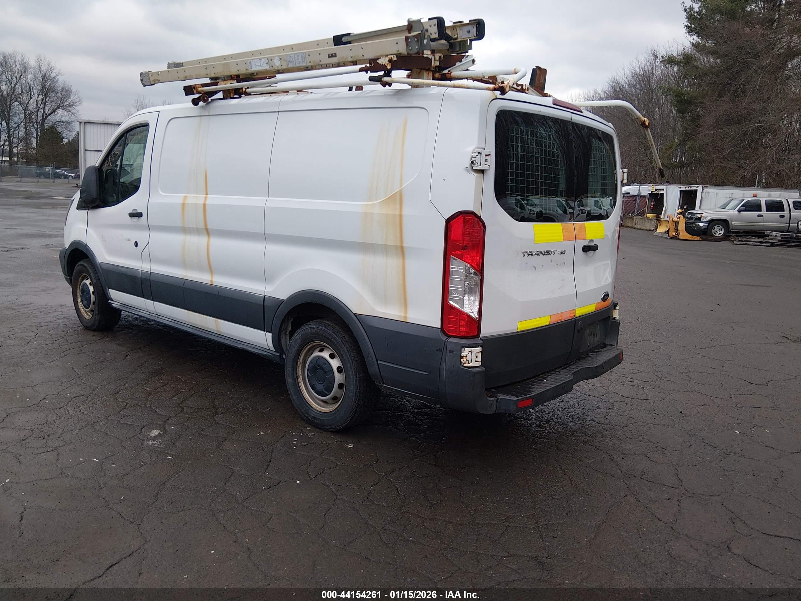 FORD TRANSIT-150 image 3