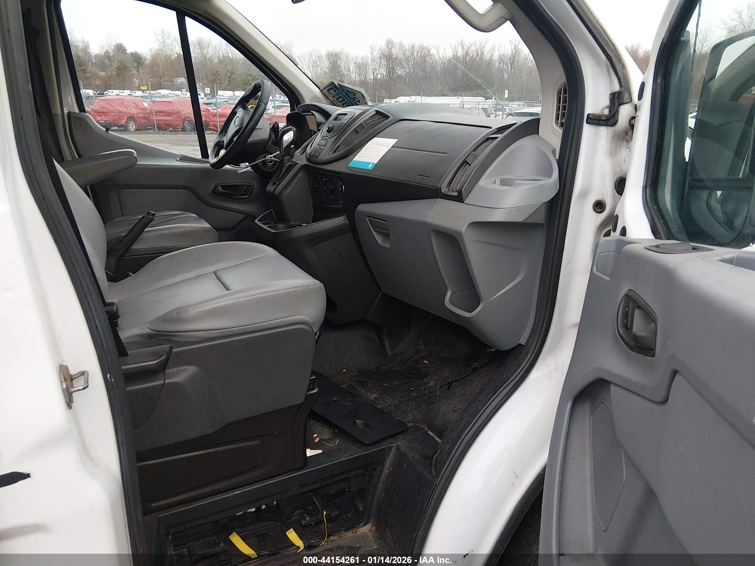 FORD TRANSIT-150 image 5