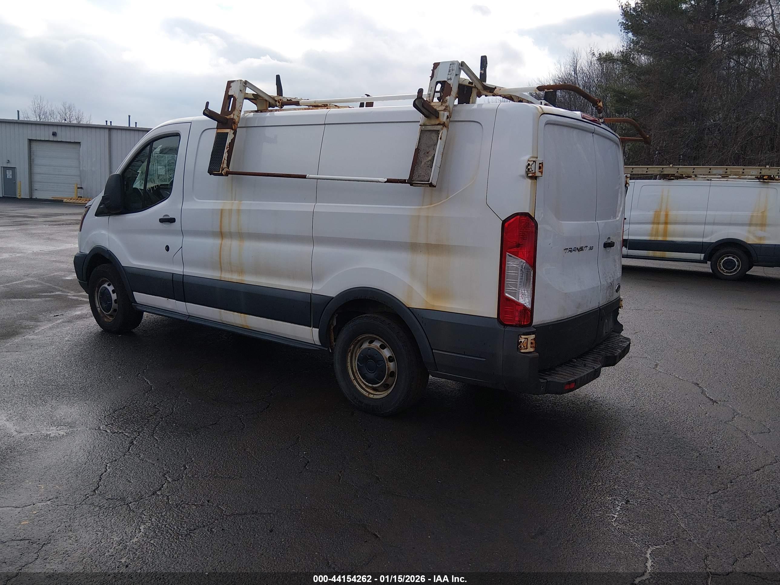 FORD TRANSIT-150 image 3