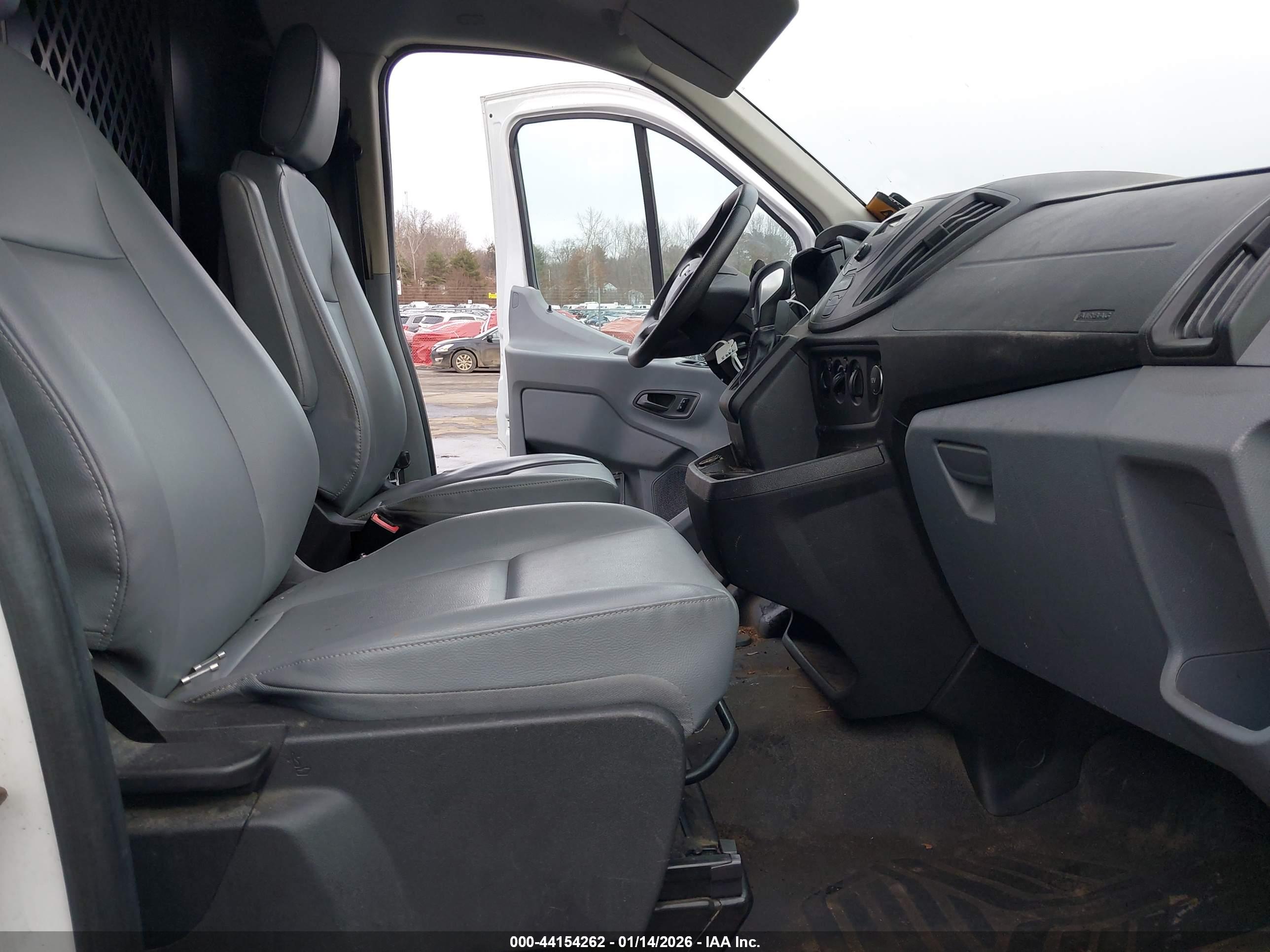 FORD TRANSIT-150 image 5