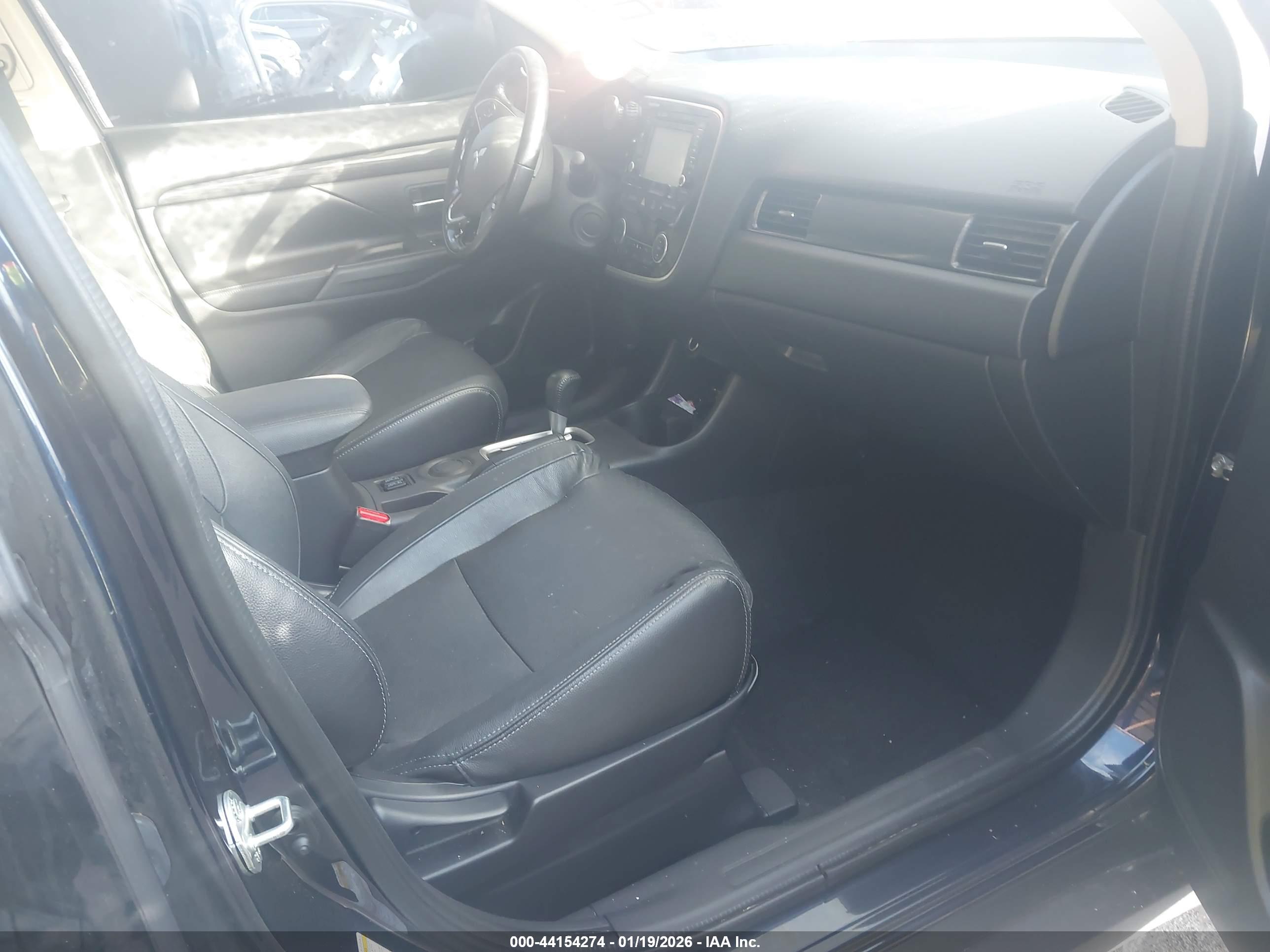 MITSUBISHI OUTLANDER image 5