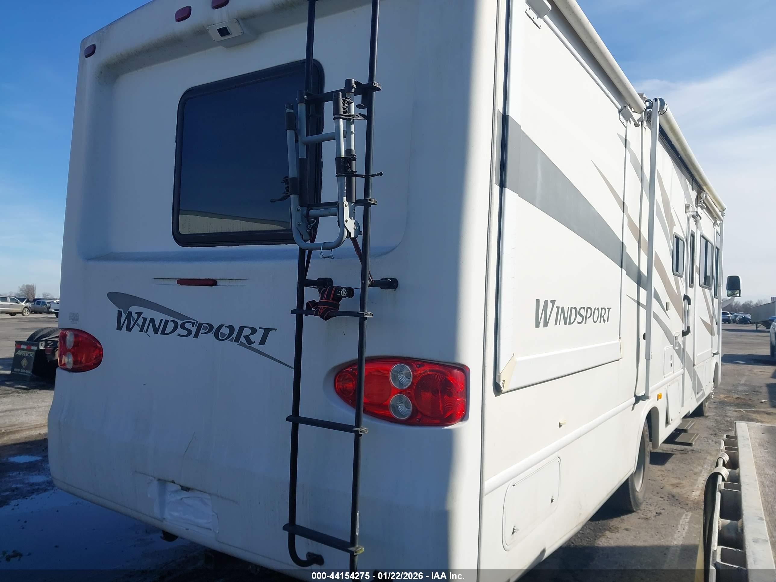 FORD F550 image 4