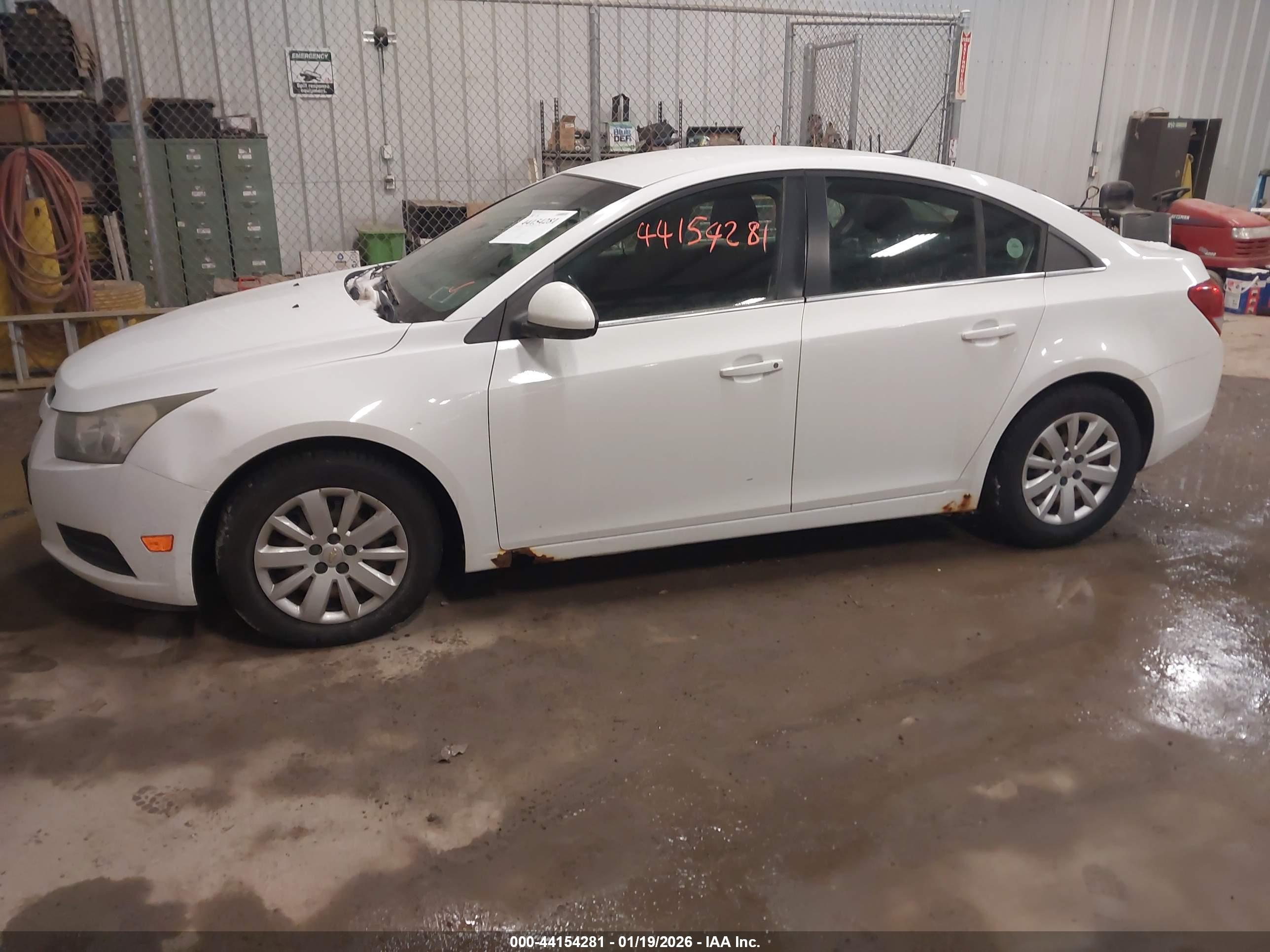 CHEVROLET CRUZE image 2