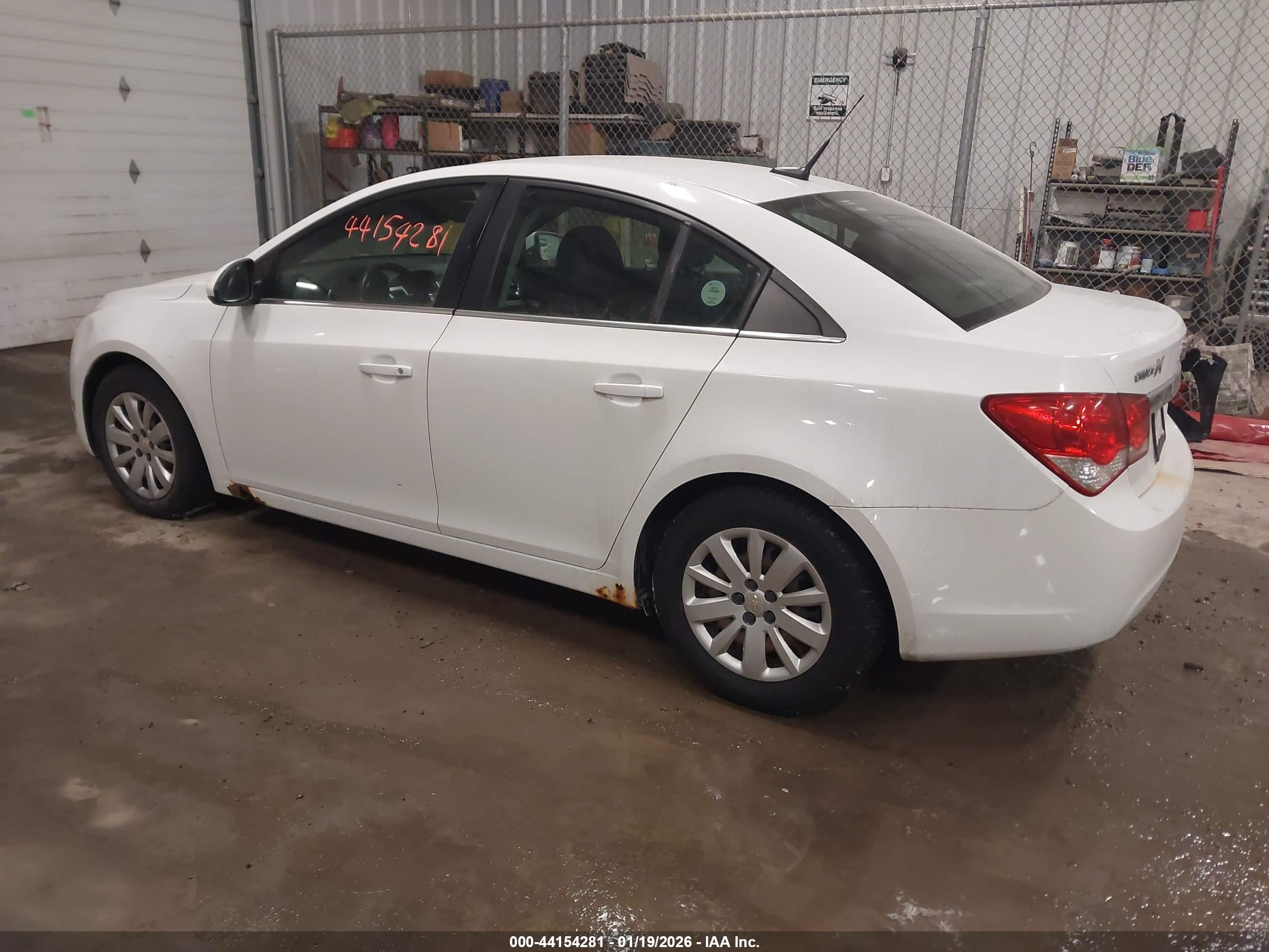 CHEVROLET CRUZE image 3