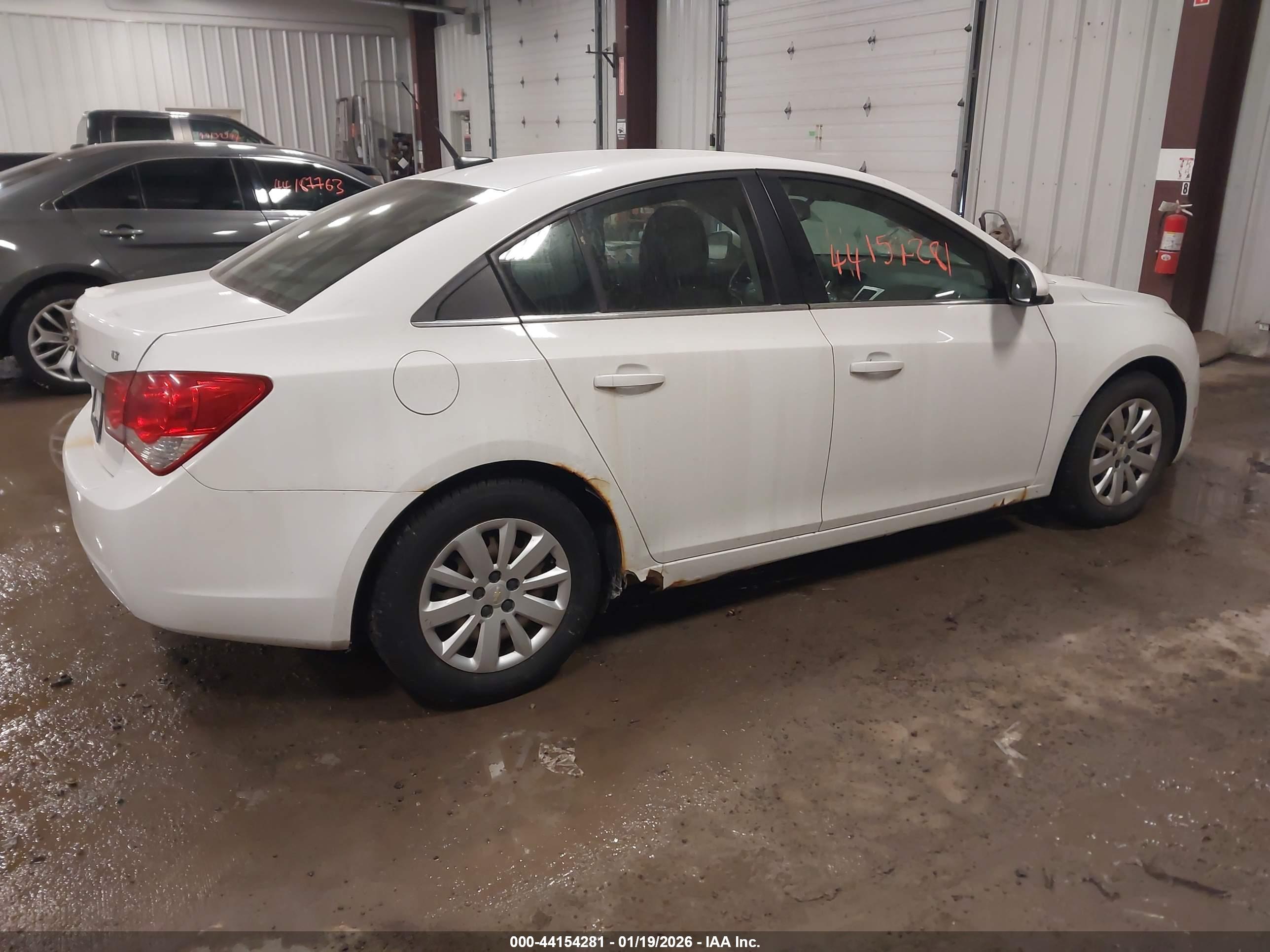 CHEVROLET CRUZE image 4
