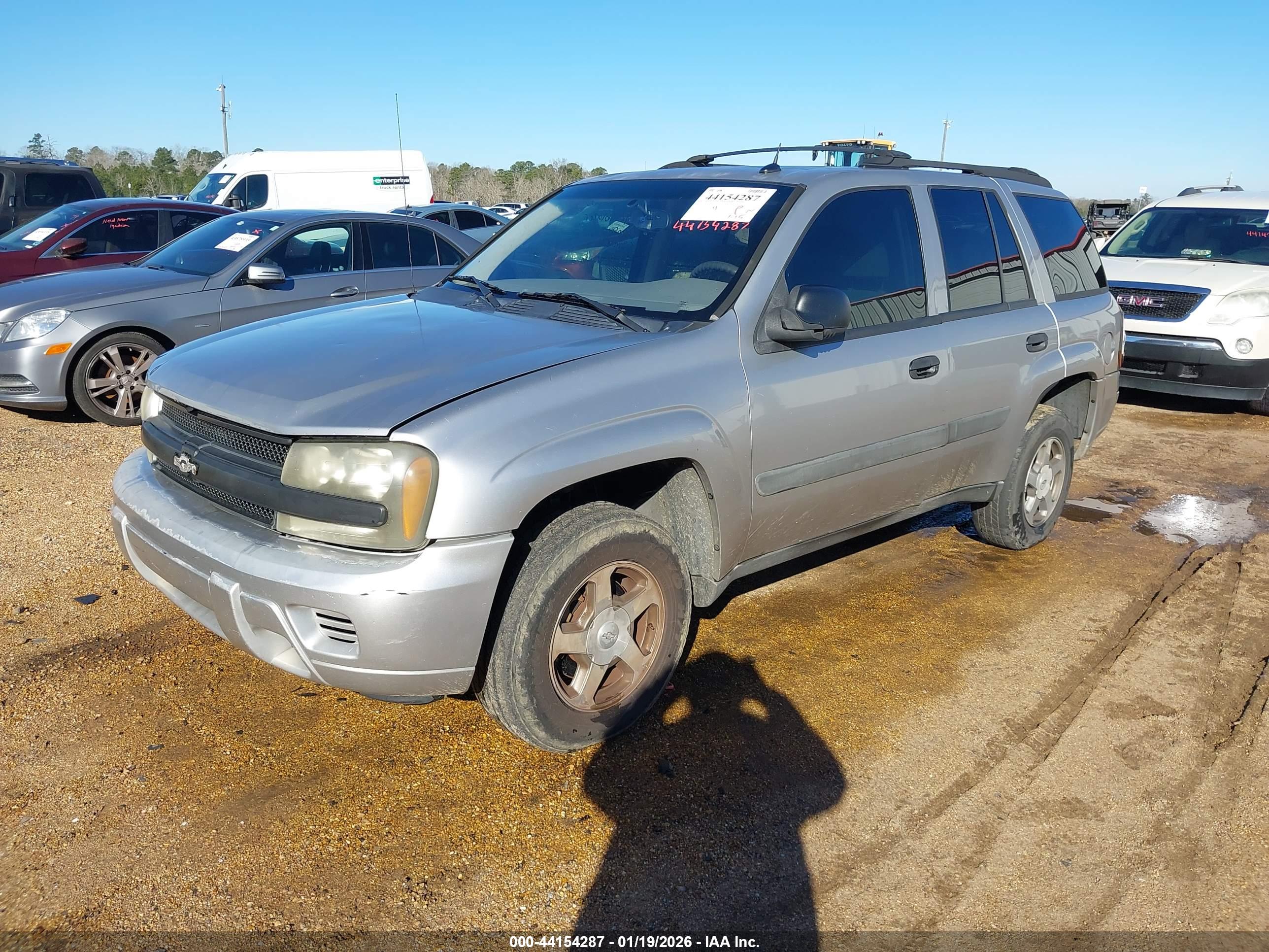 CHEVROLET TRAILBLAZER image 2