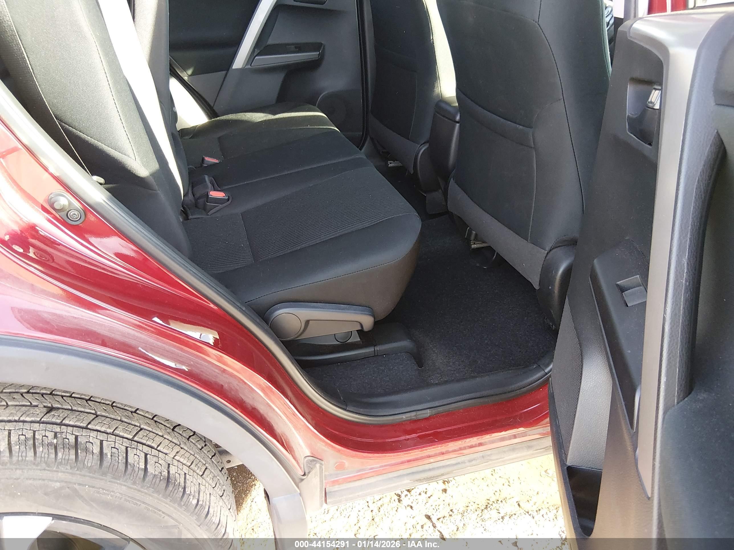 TOYOTA RAV4 image 8