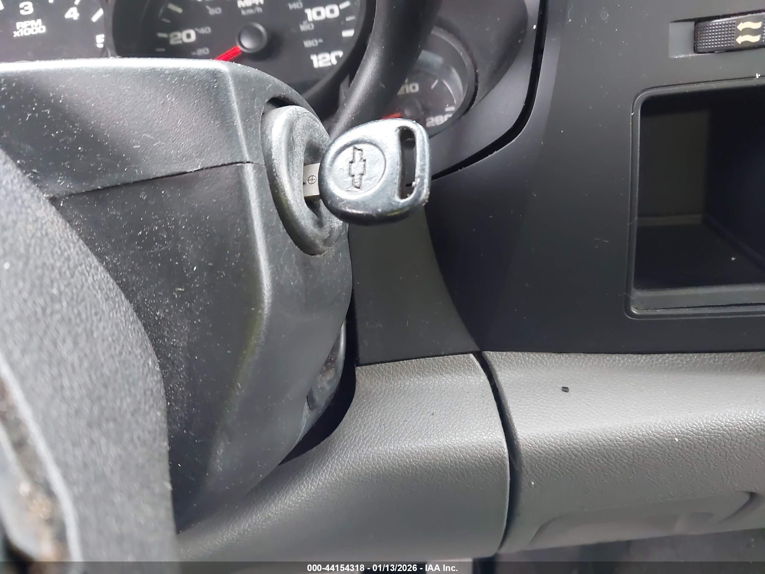 CHEVROLET SILVERADO image 11
