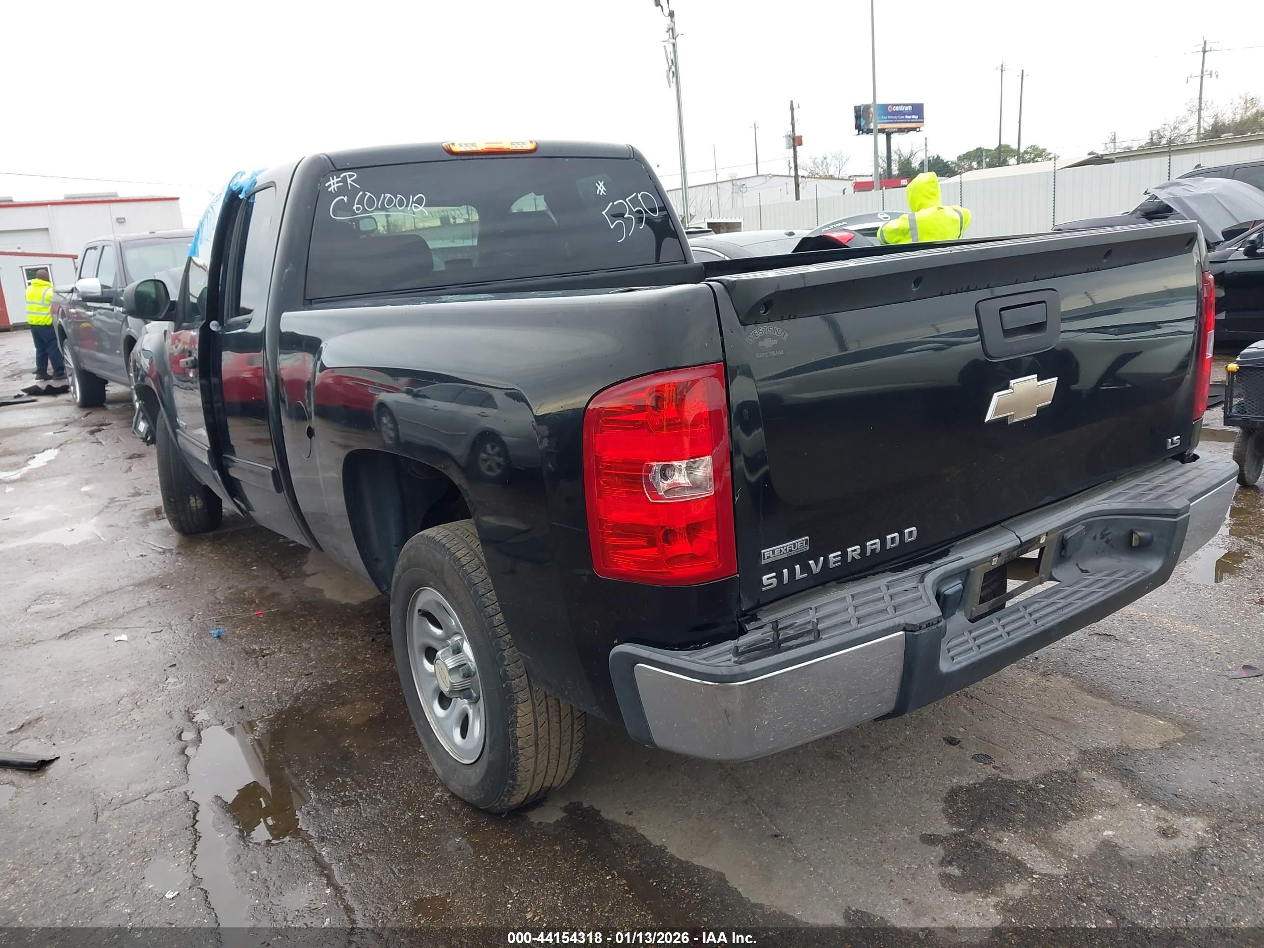 CHEVROLET SILVERADO image 3