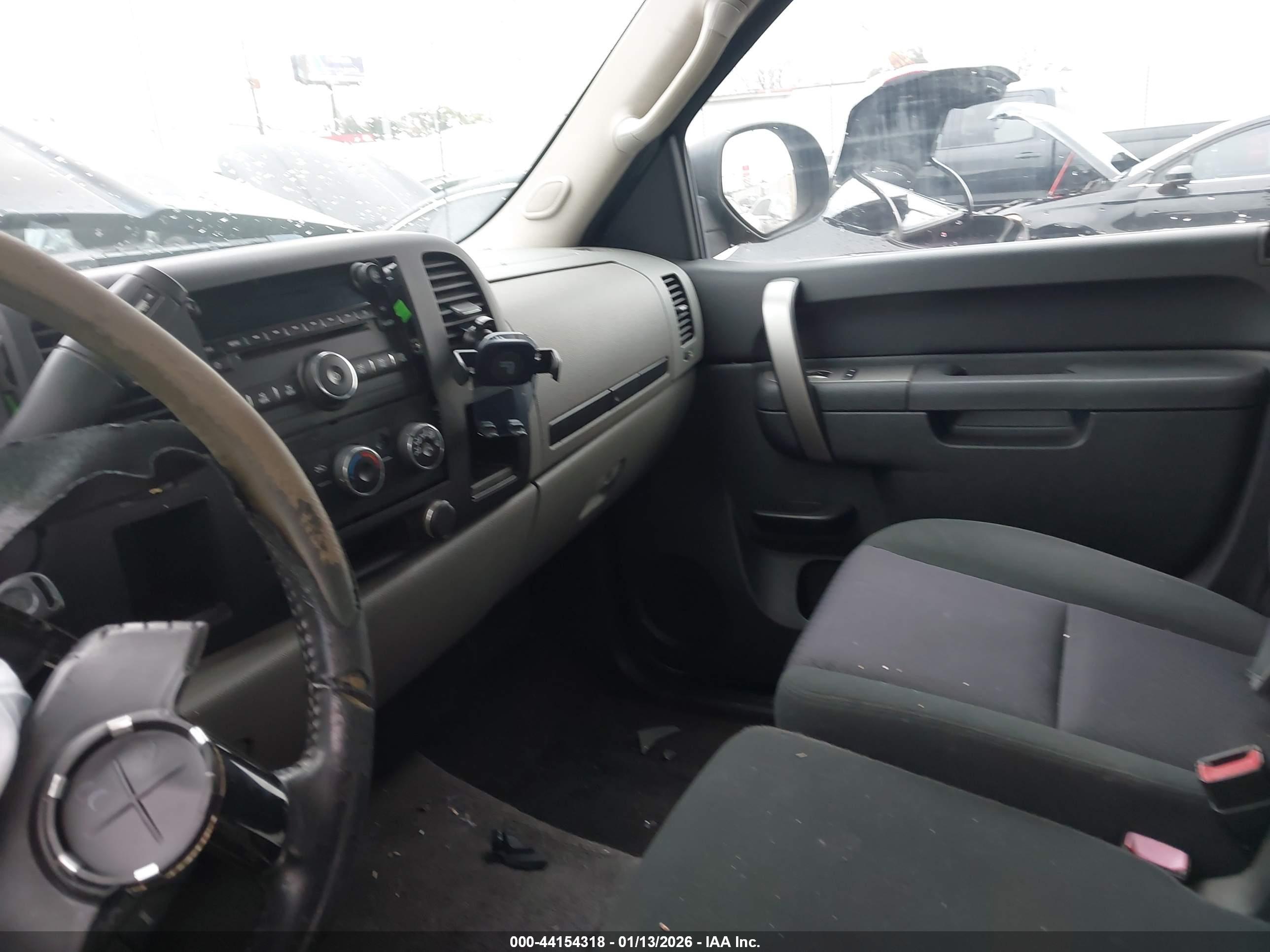 CHEVROLET SILVERADO image 5