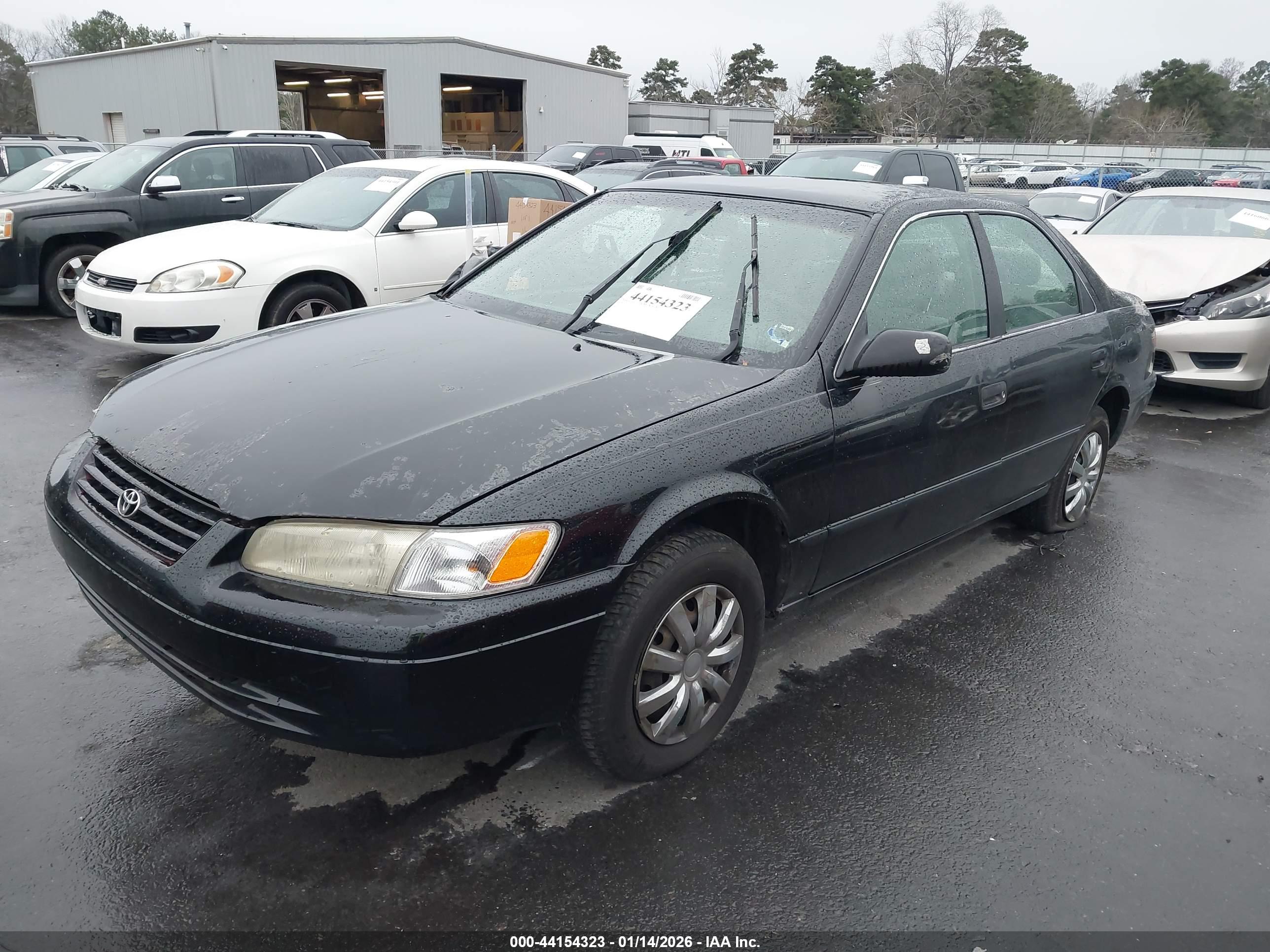 TOYOTA CAMRY image 2