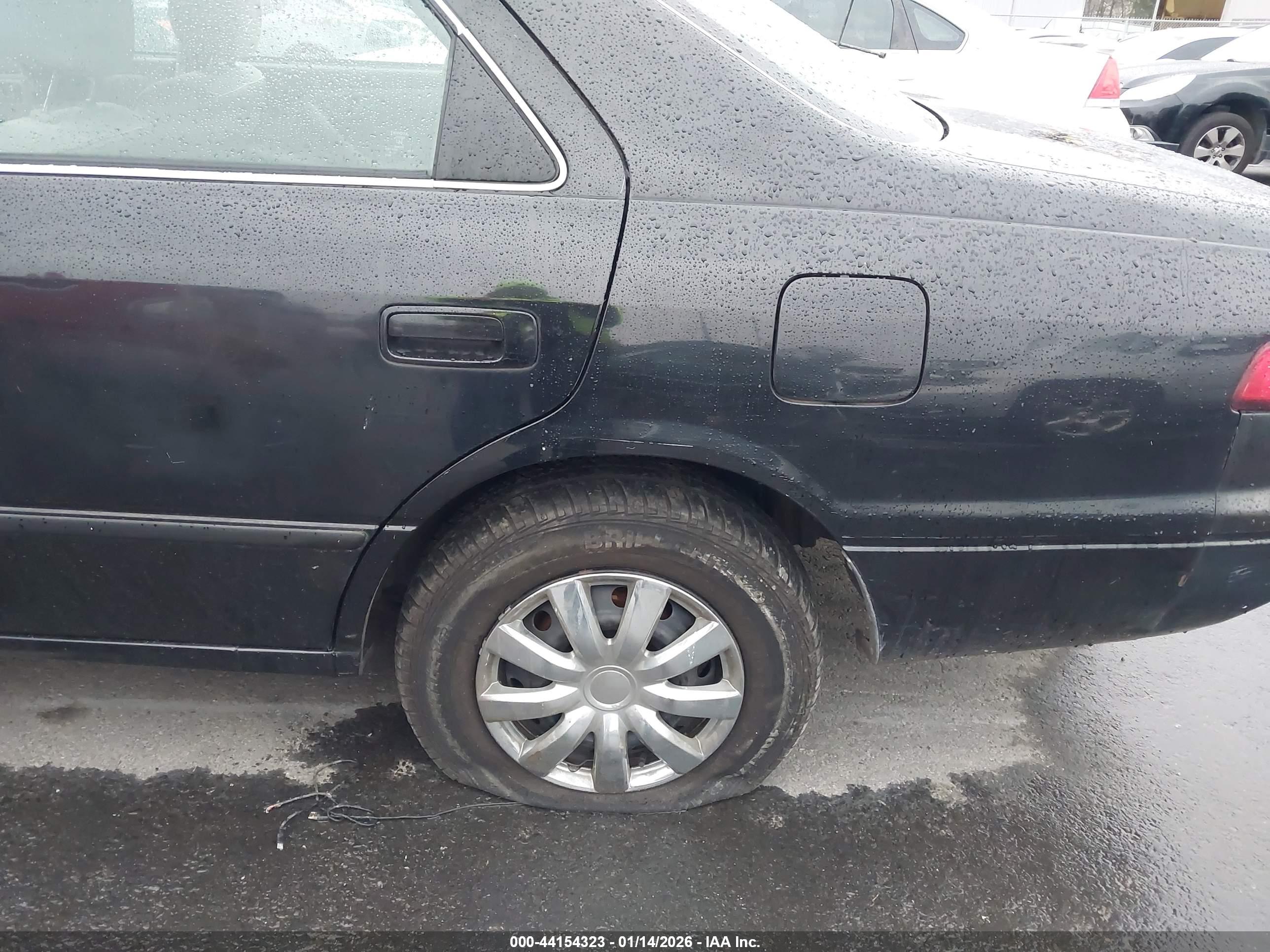 TOYOTA CAMRY image 6