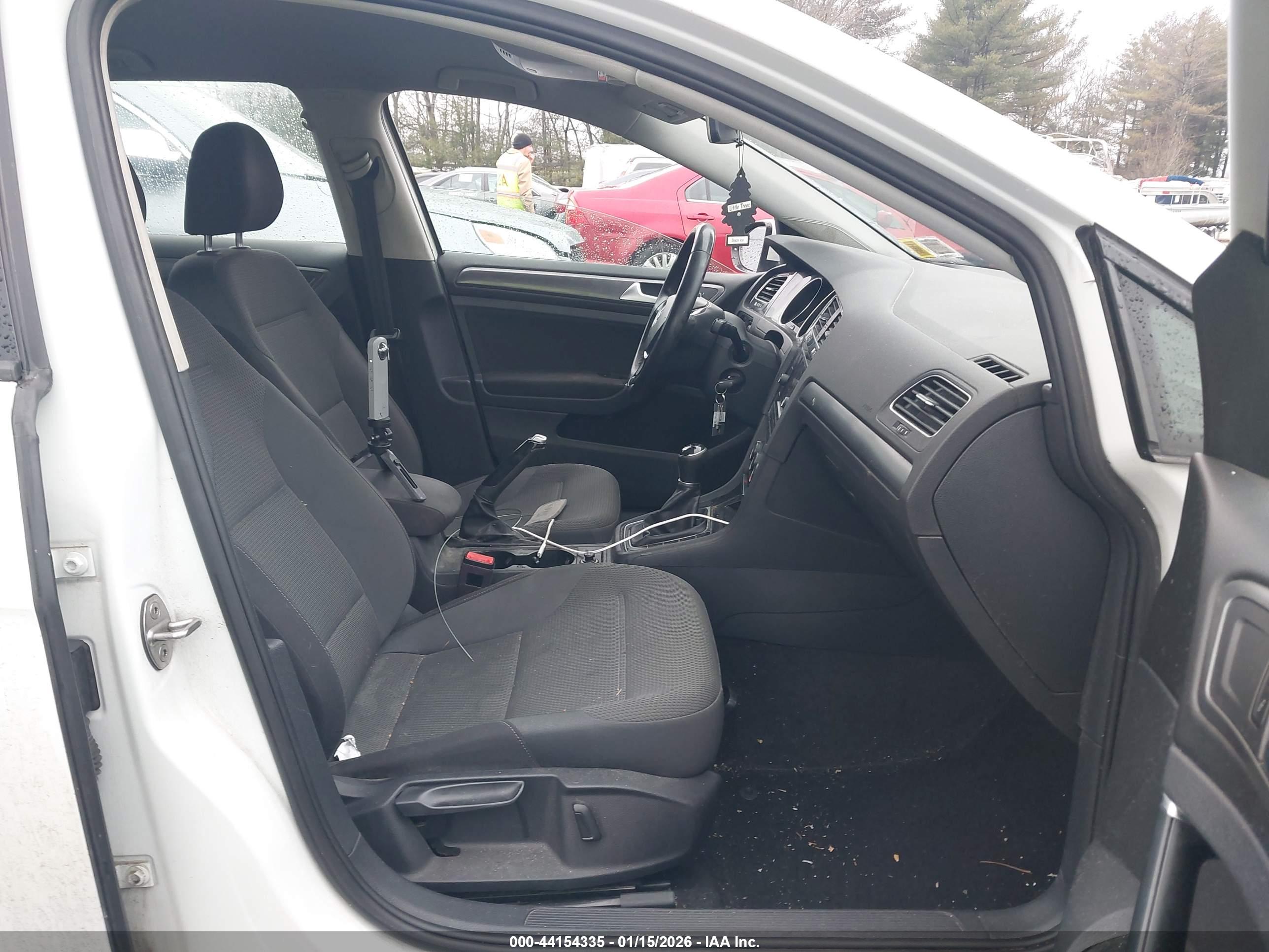 VOLKSWAGEN GOLF image 5