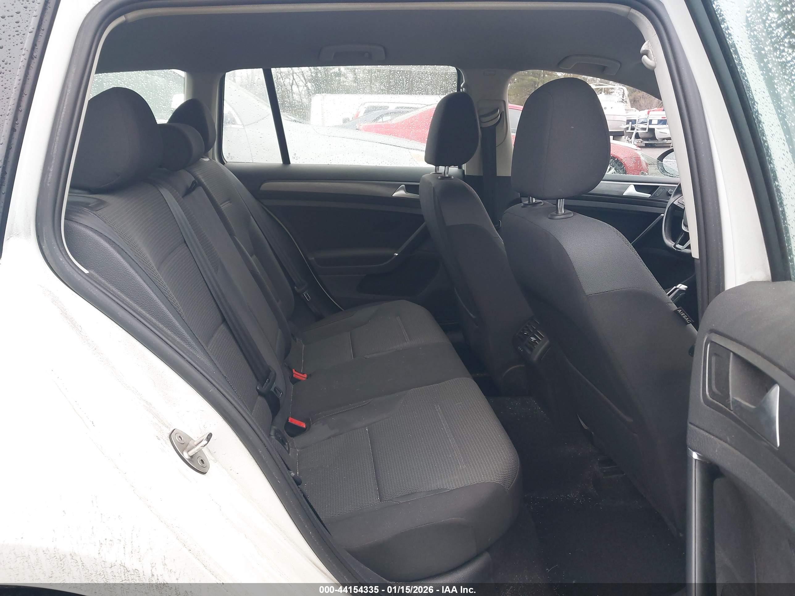 VOLKSWAGEN GOLF image 8