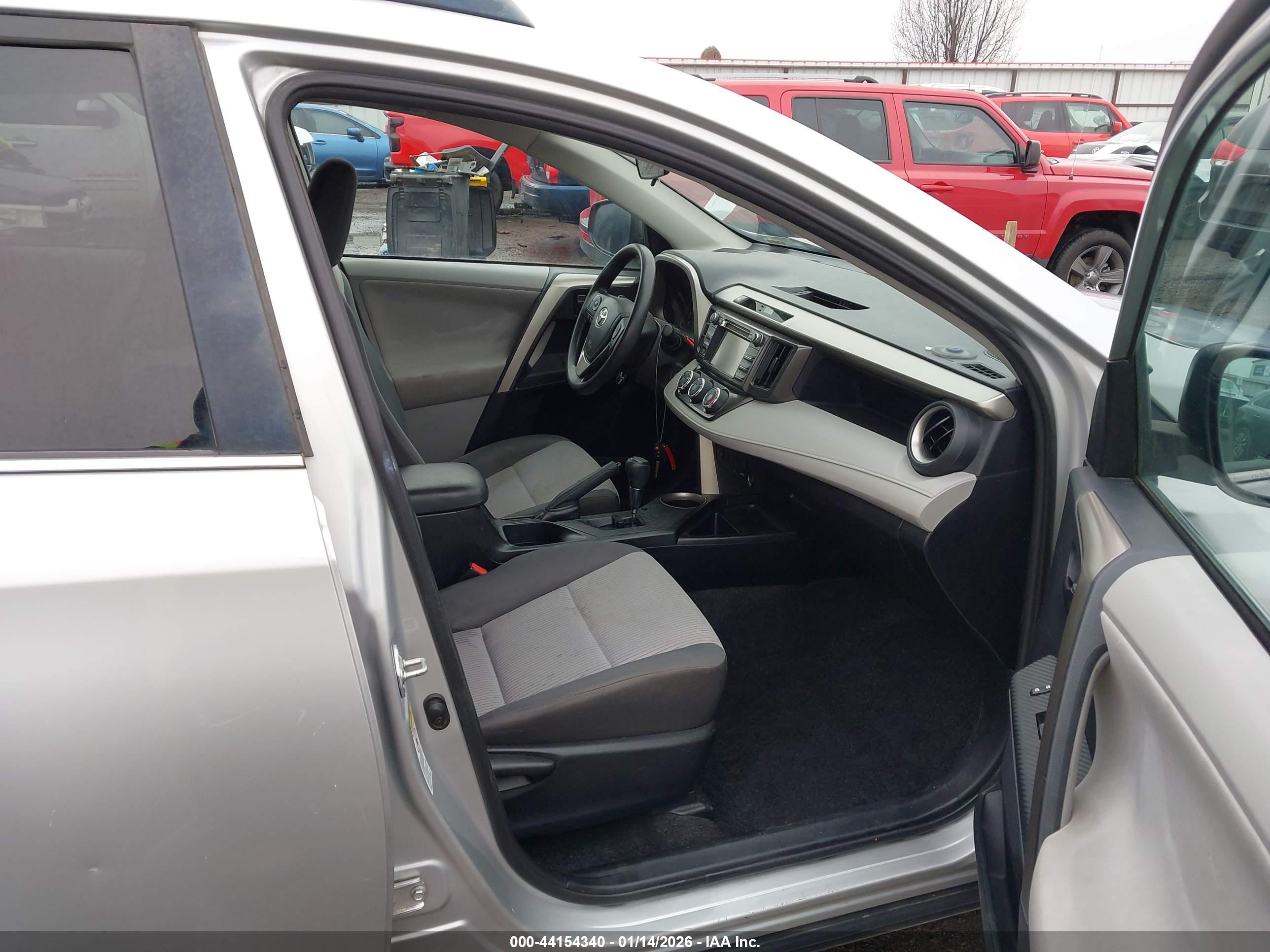 TOYOTA RAV4 image 5