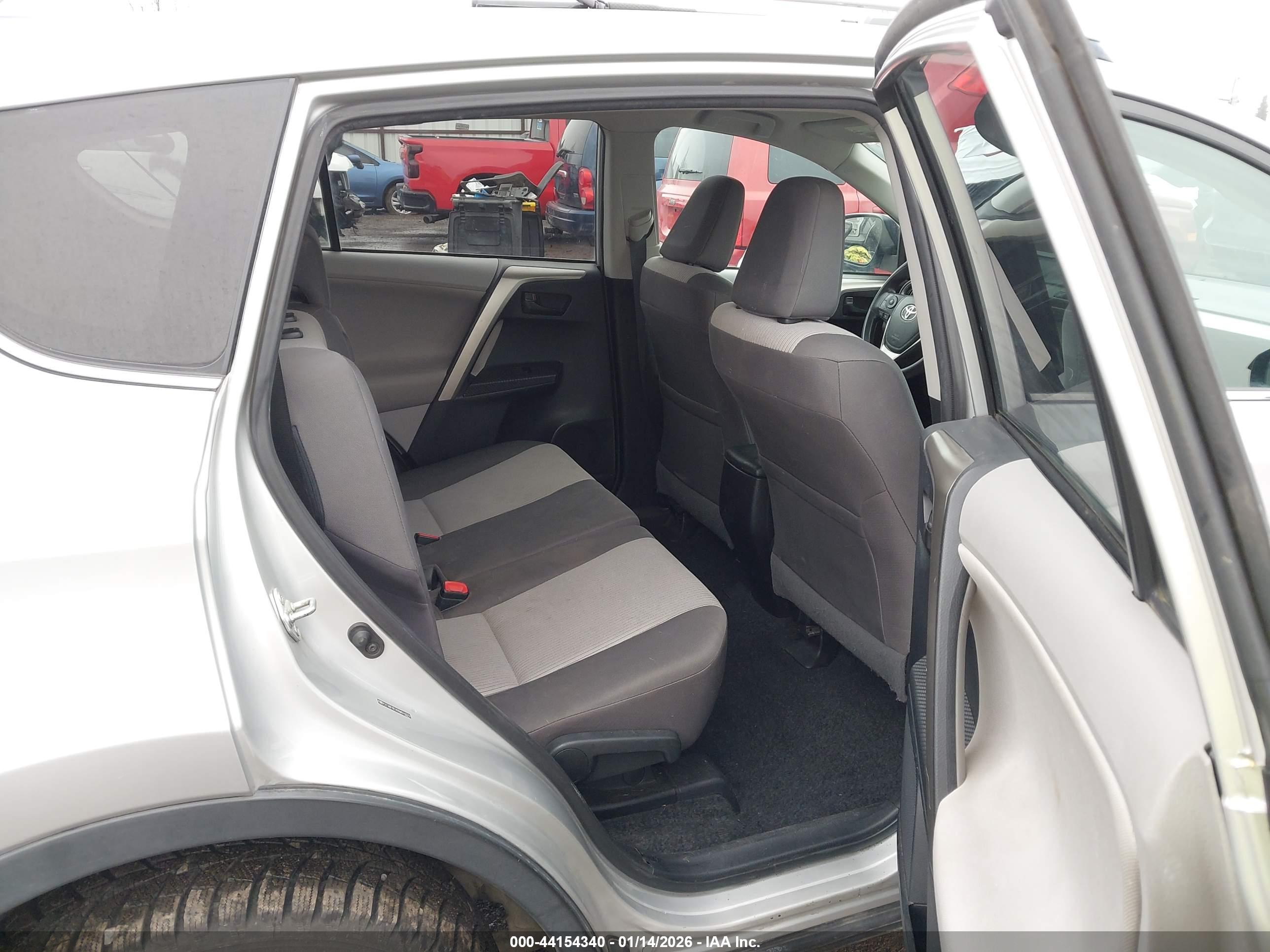 TOYOTA RAV4 image 8