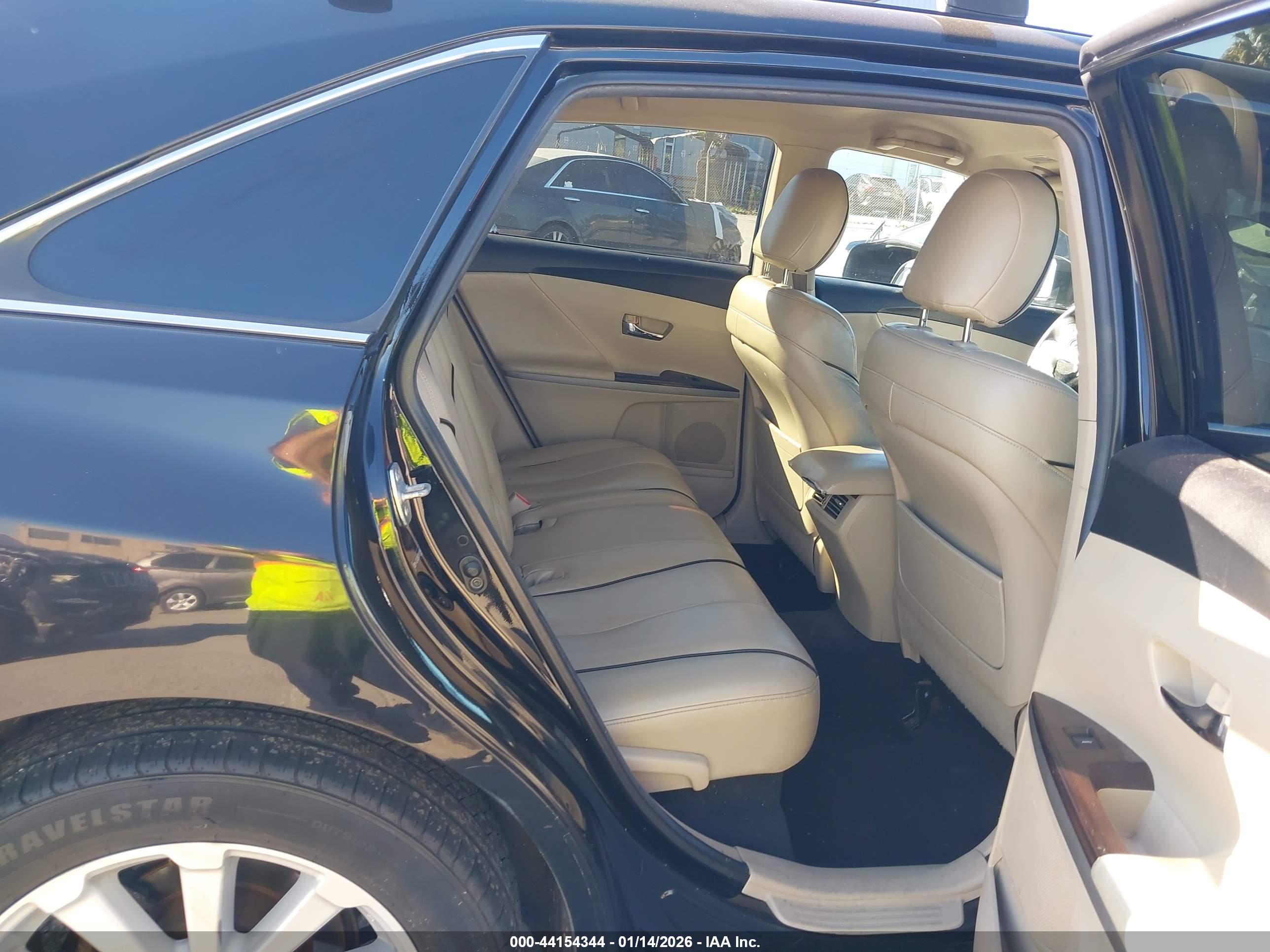 TOYOTA VENZA image 8