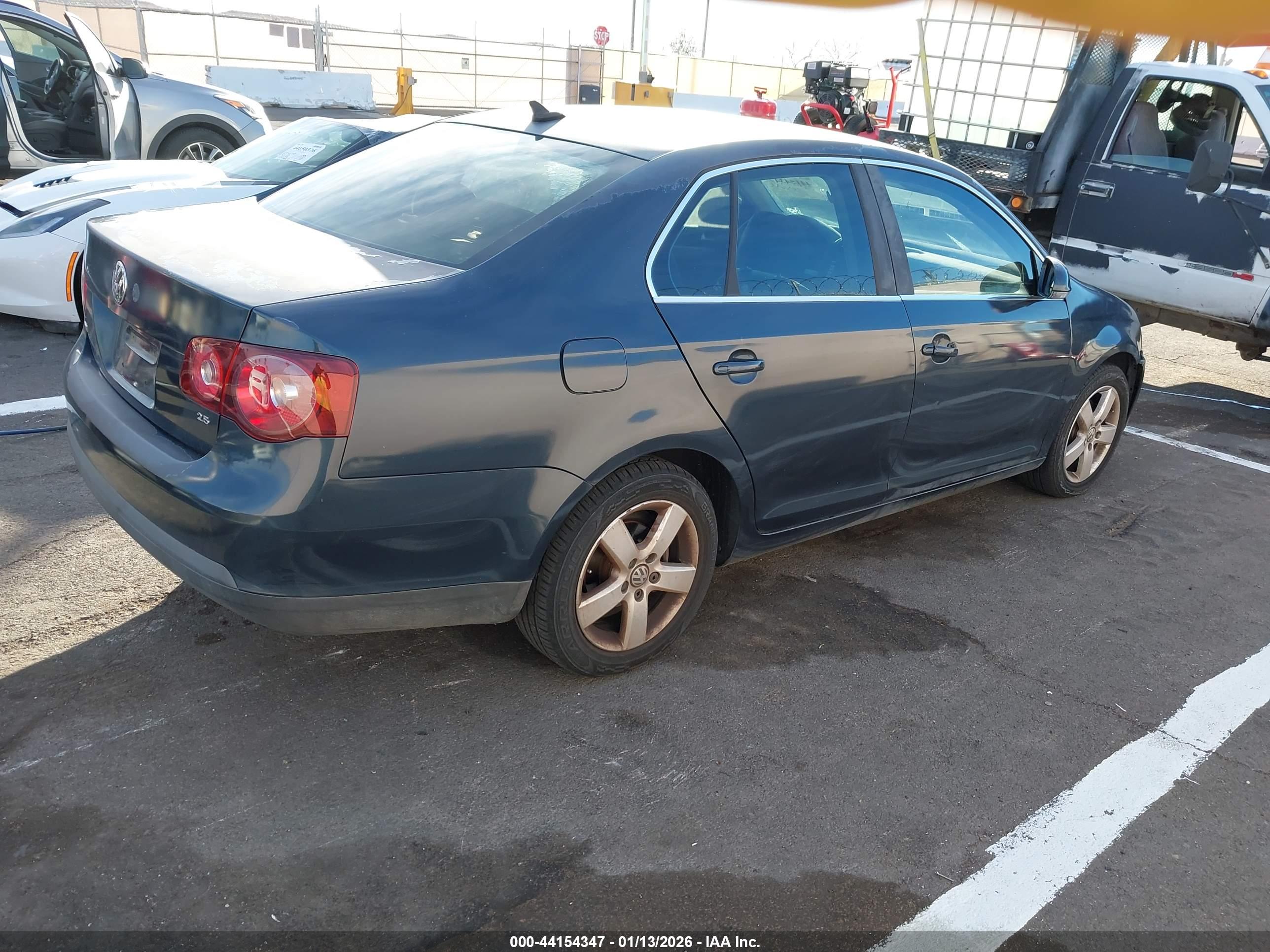 VOLKSWAGEN JETTA image 4