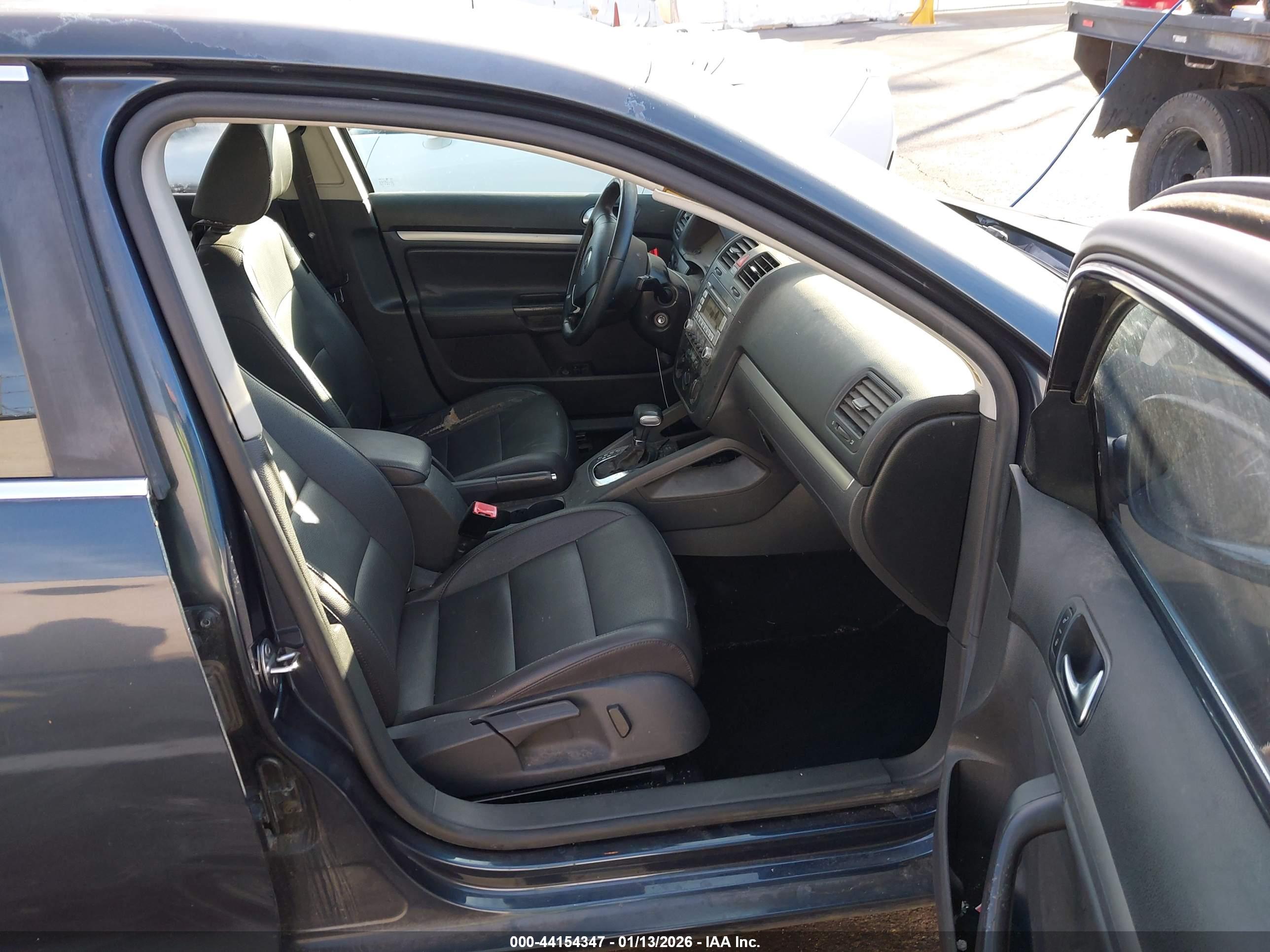 VOLKSWAGEN JETTA image 5