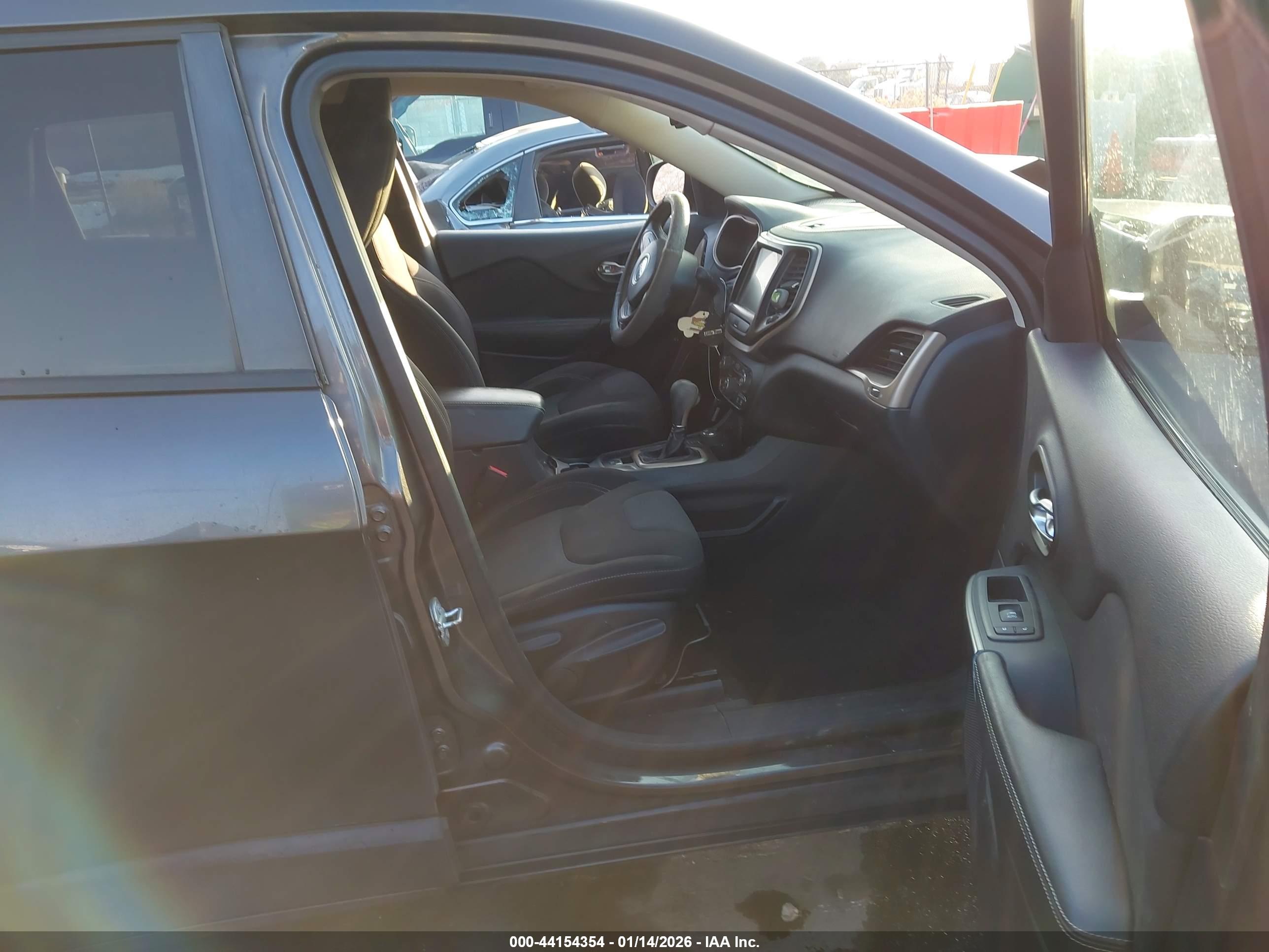 JEEP CHEROKEE image 5