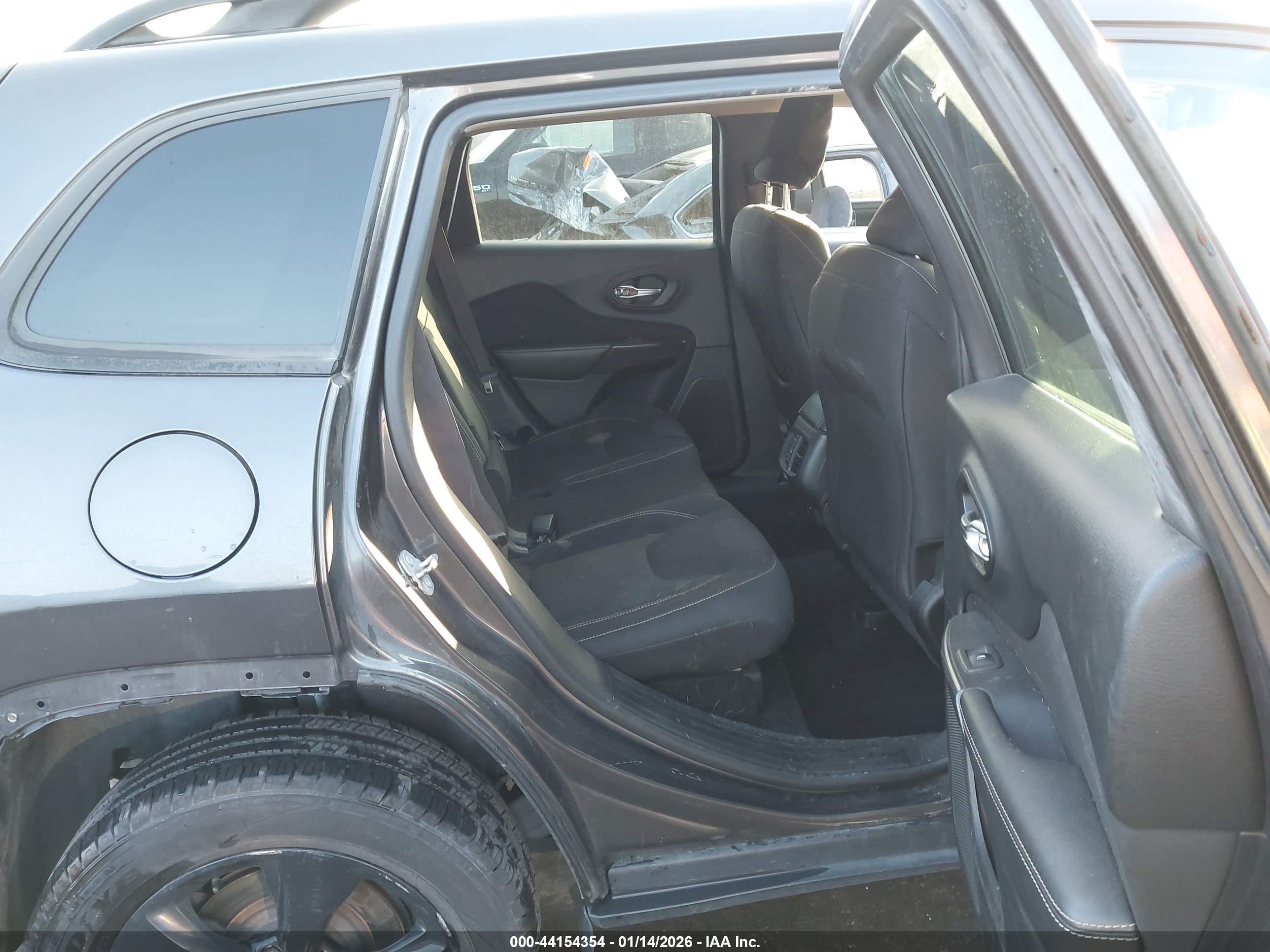 JEEP CHEROKEE image 8
