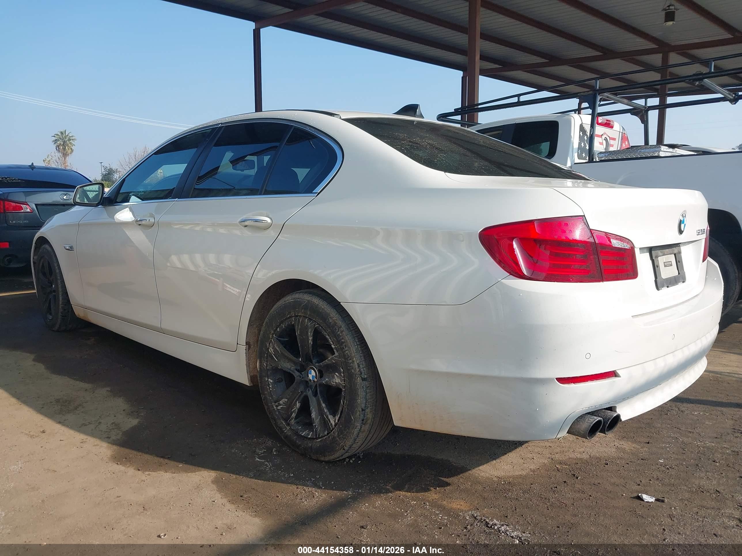 BMW 528I image 3