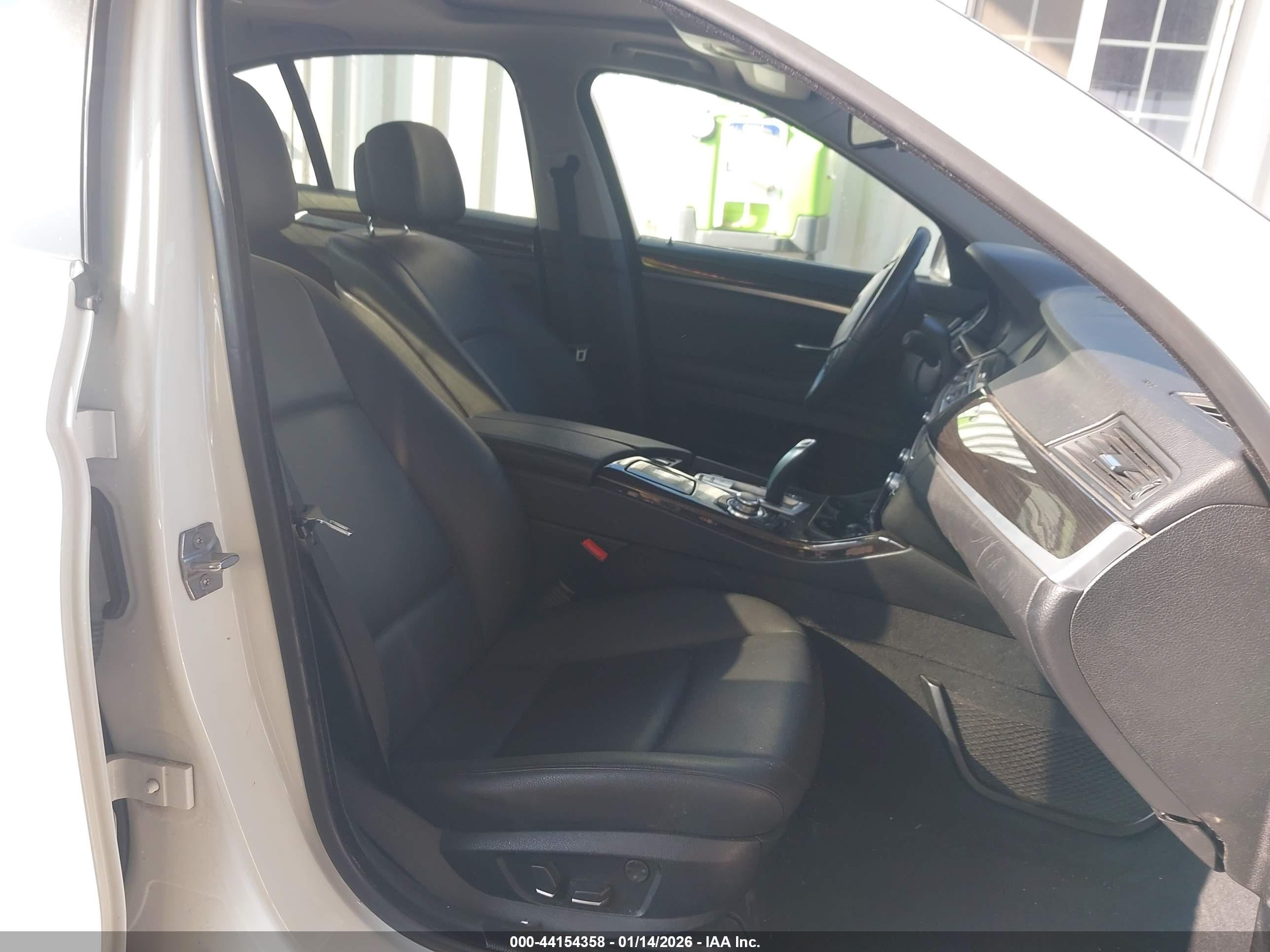 BMW 528I image 5
