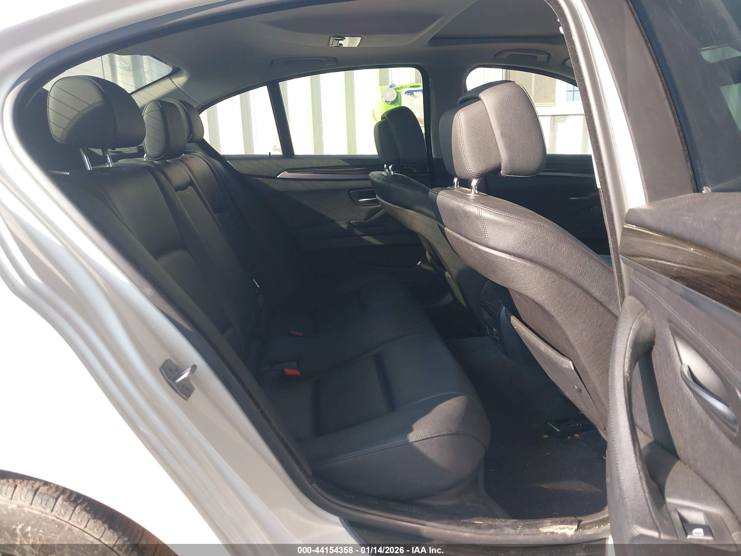BMW 528I image 8